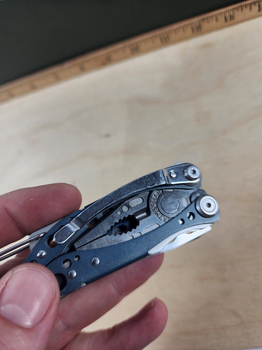 Leatherman Skeletool #-131 Light usage, discontinued color option
