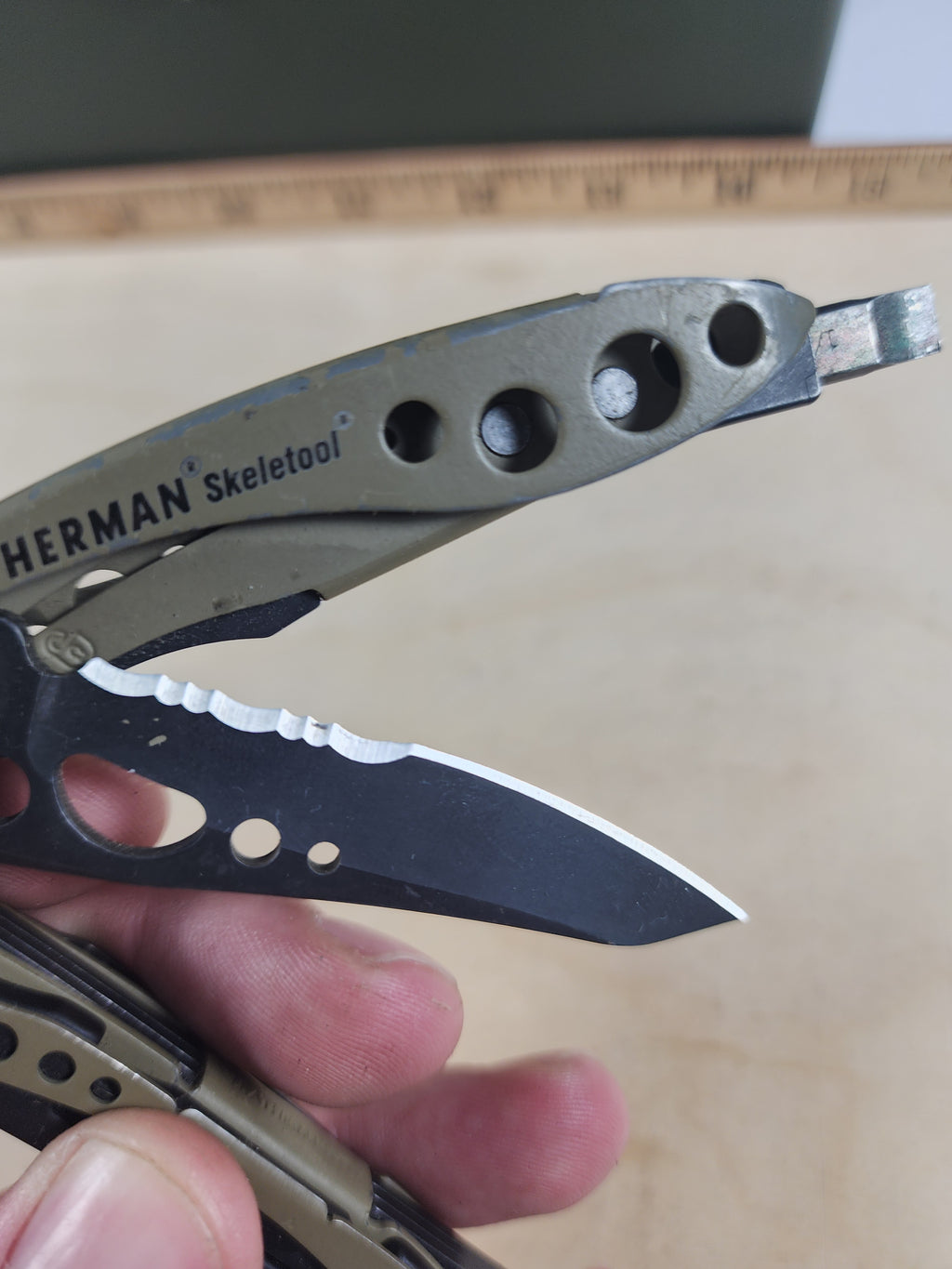 Leatherman Skeletool #-132 Light usage, discontinued option, coyote