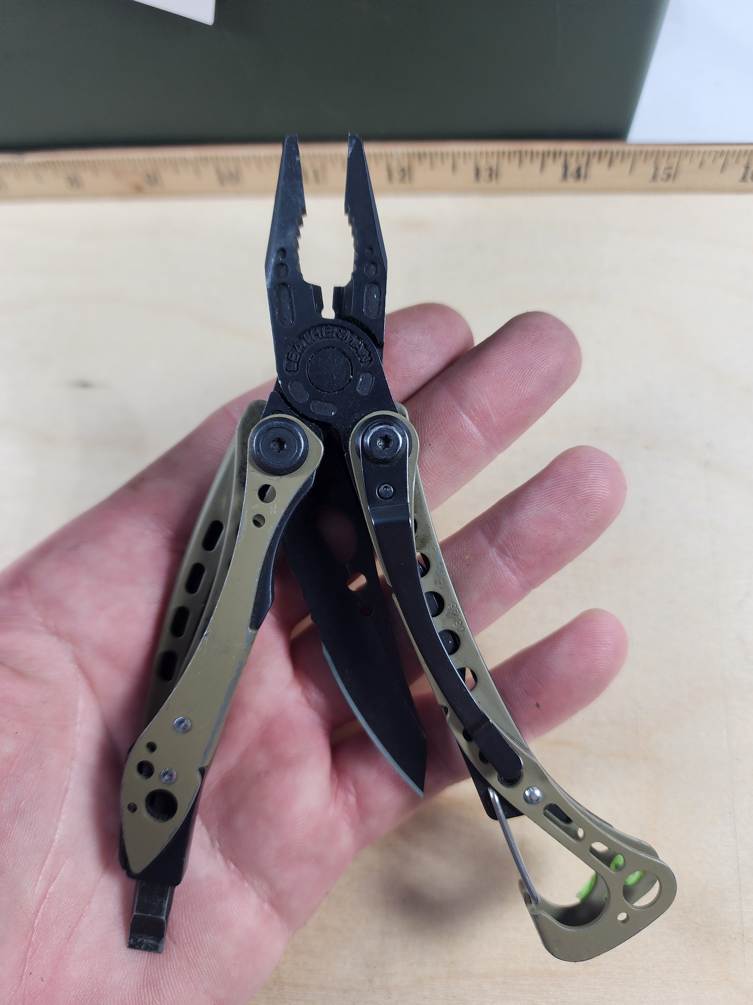 Leatherman Skeletool #-132 Light usage, discontinued option, coyote