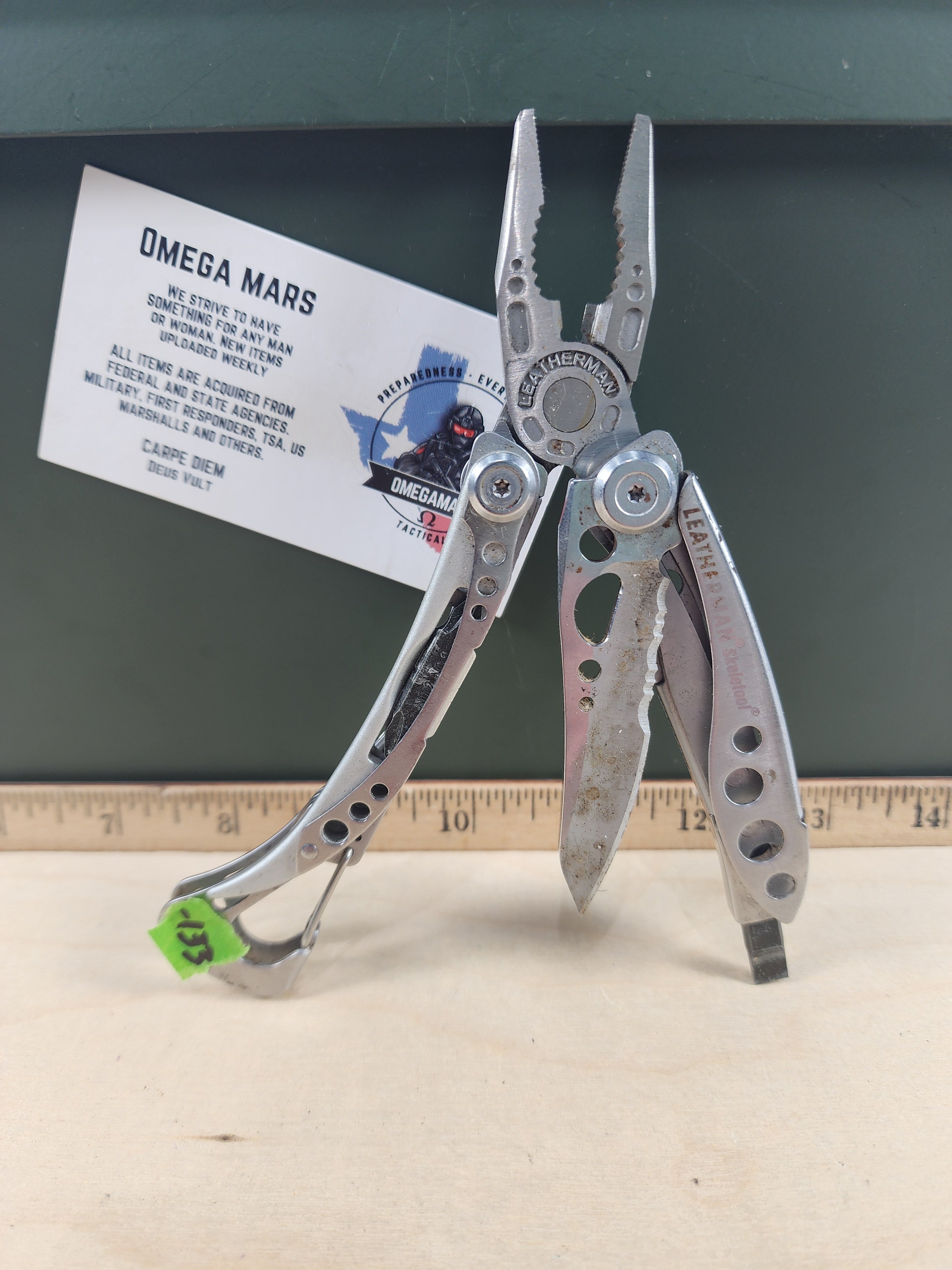 Leatherman Skeletool #-133 Blade chipped, very dirty