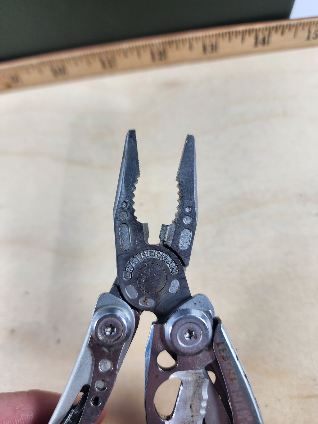 Leatherman Skeletool #-133 Blade chipped, very dirty