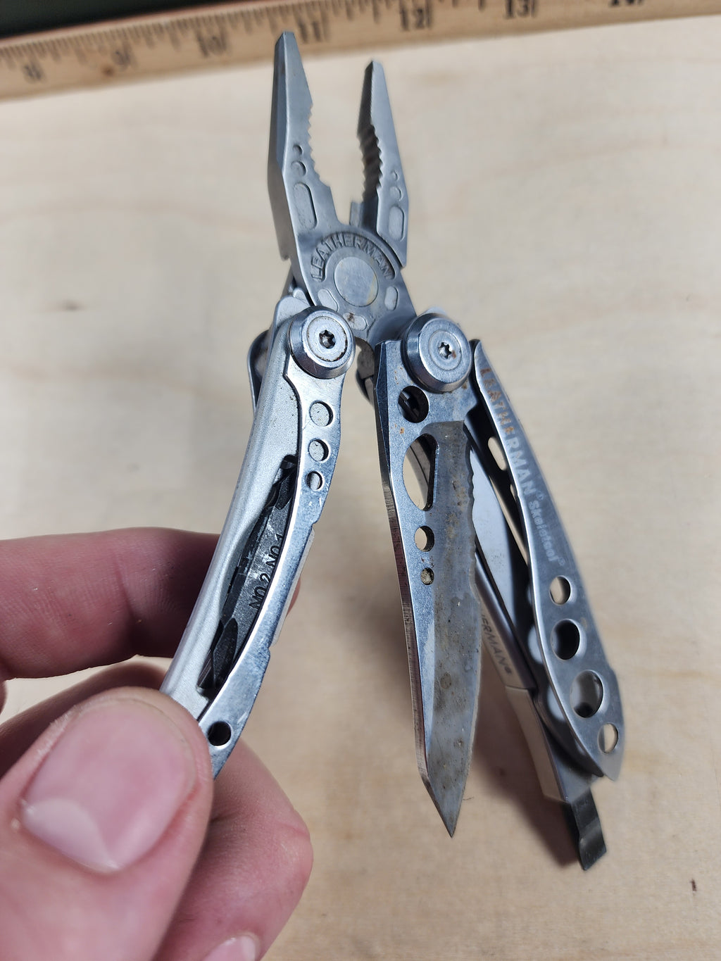 Leatherman Skeletool #-133 Blade chipped, very dirty