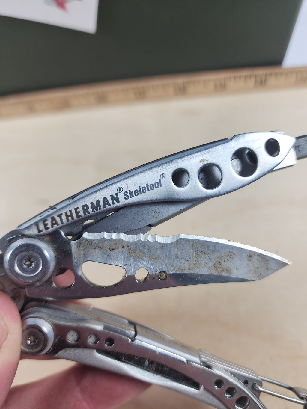 Leatherman Skeletool #-133 Blade chipped, very dirty