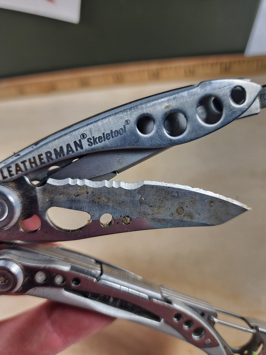 Leatherman Skeletool #-133 Blade chipped, very dirty