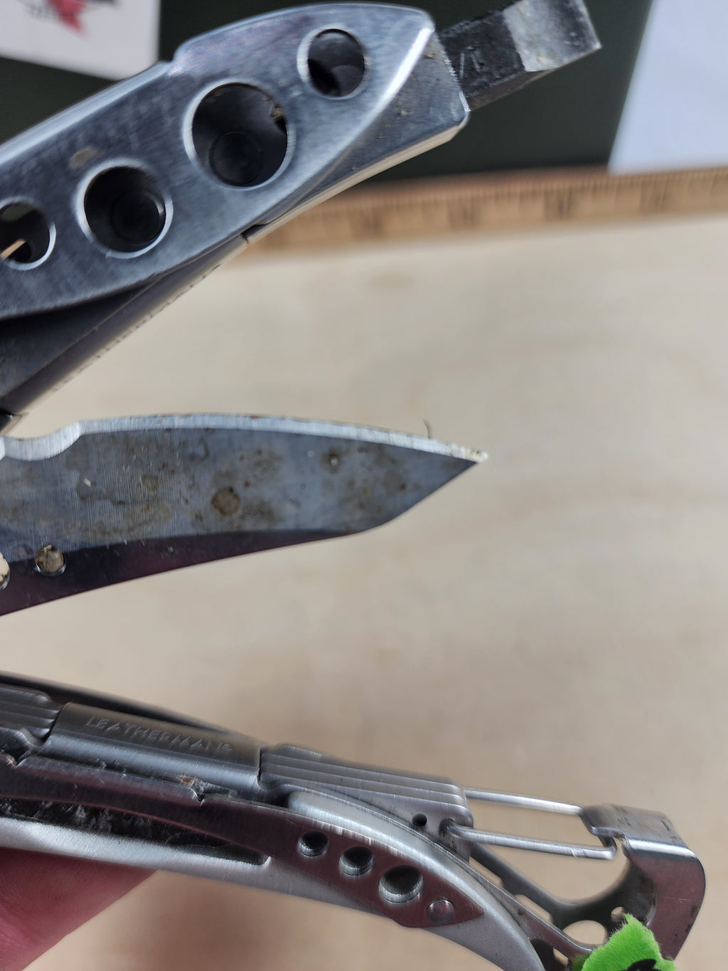 Leatherman Skeletool #-133 Blade chipped, very dirty