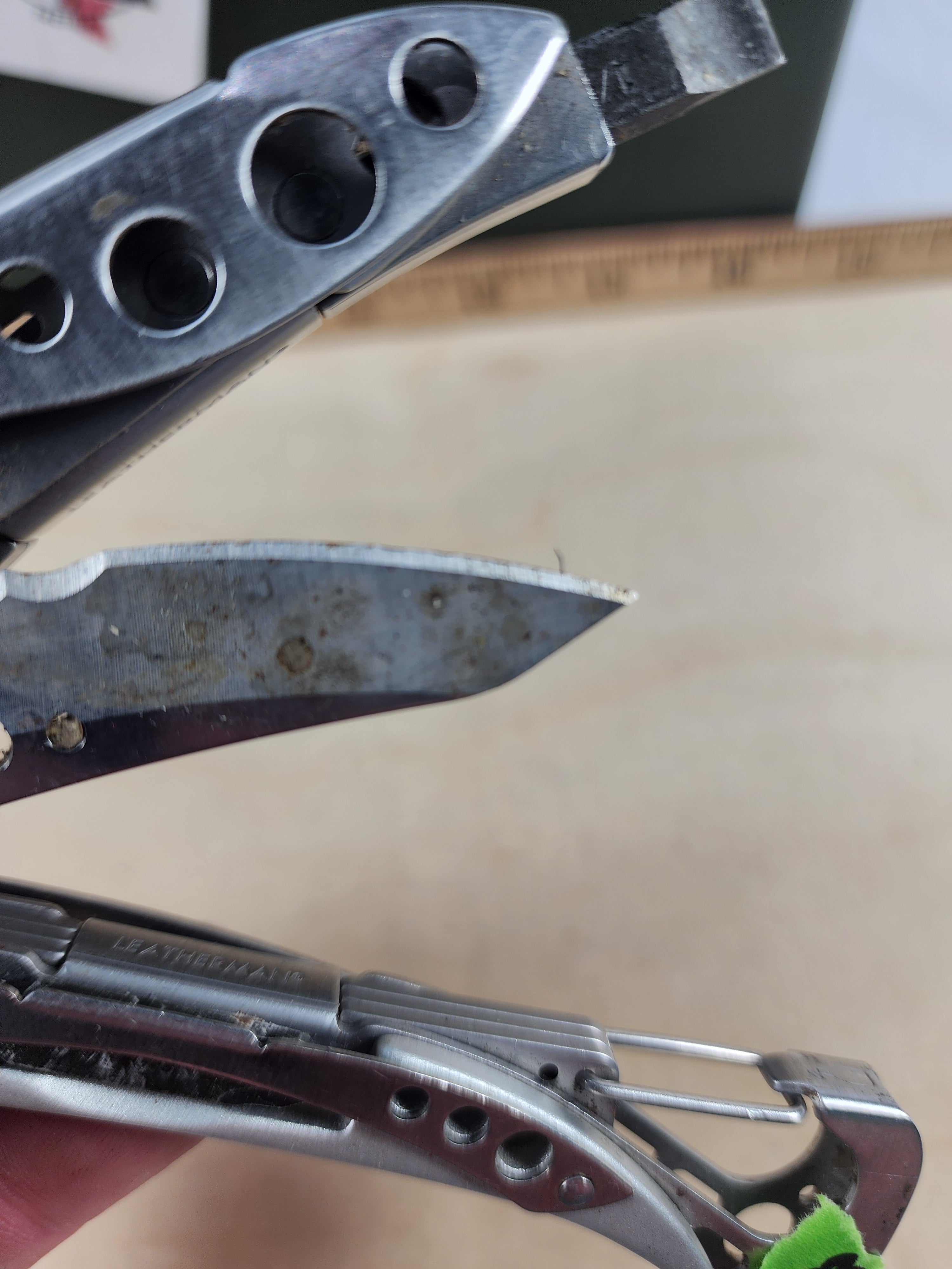 Leatherman Skeletool #-133 Blade chipped, very dirty