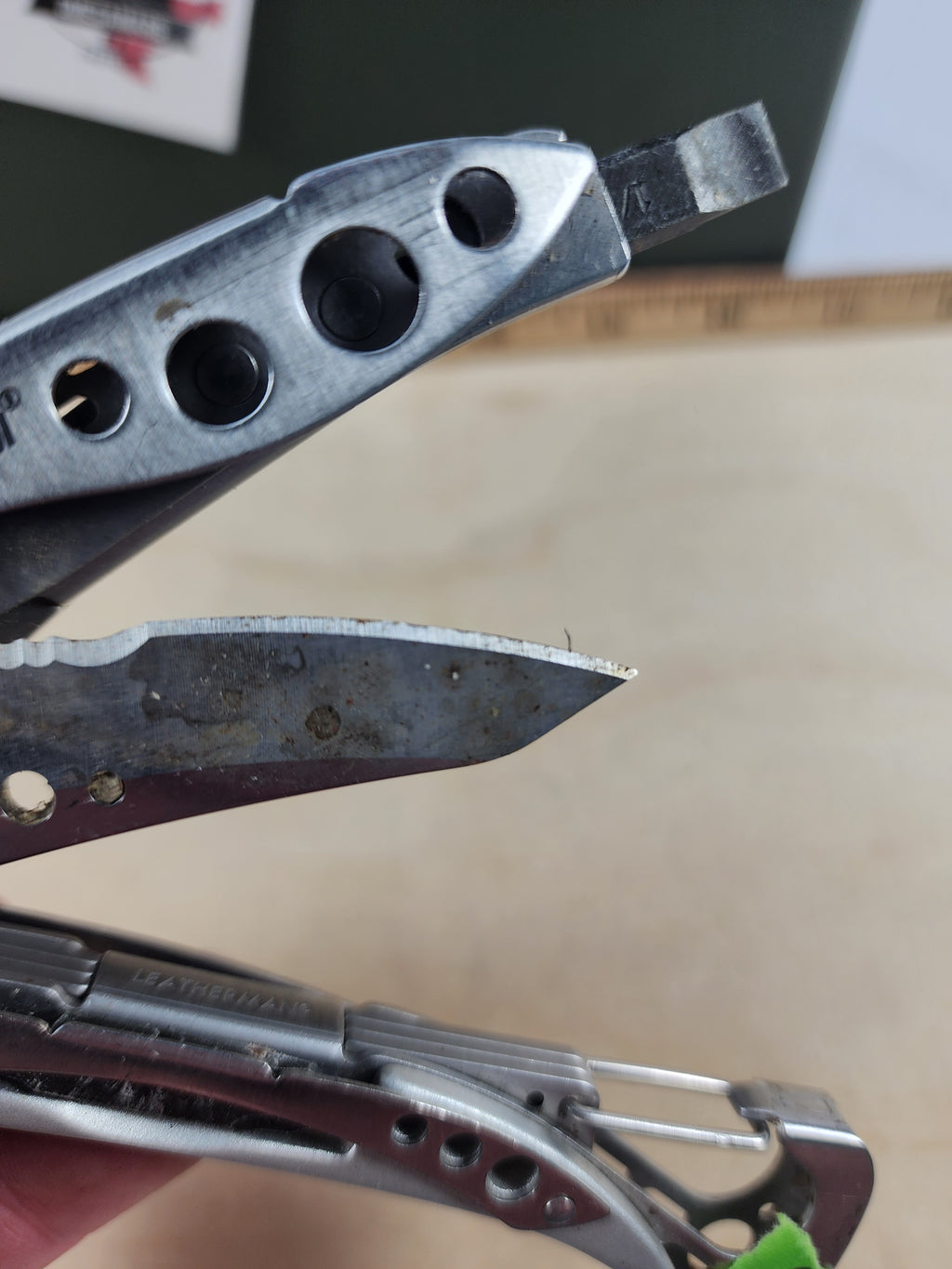 Leatherman Skeletool #-133 Blade chipped, very dirty