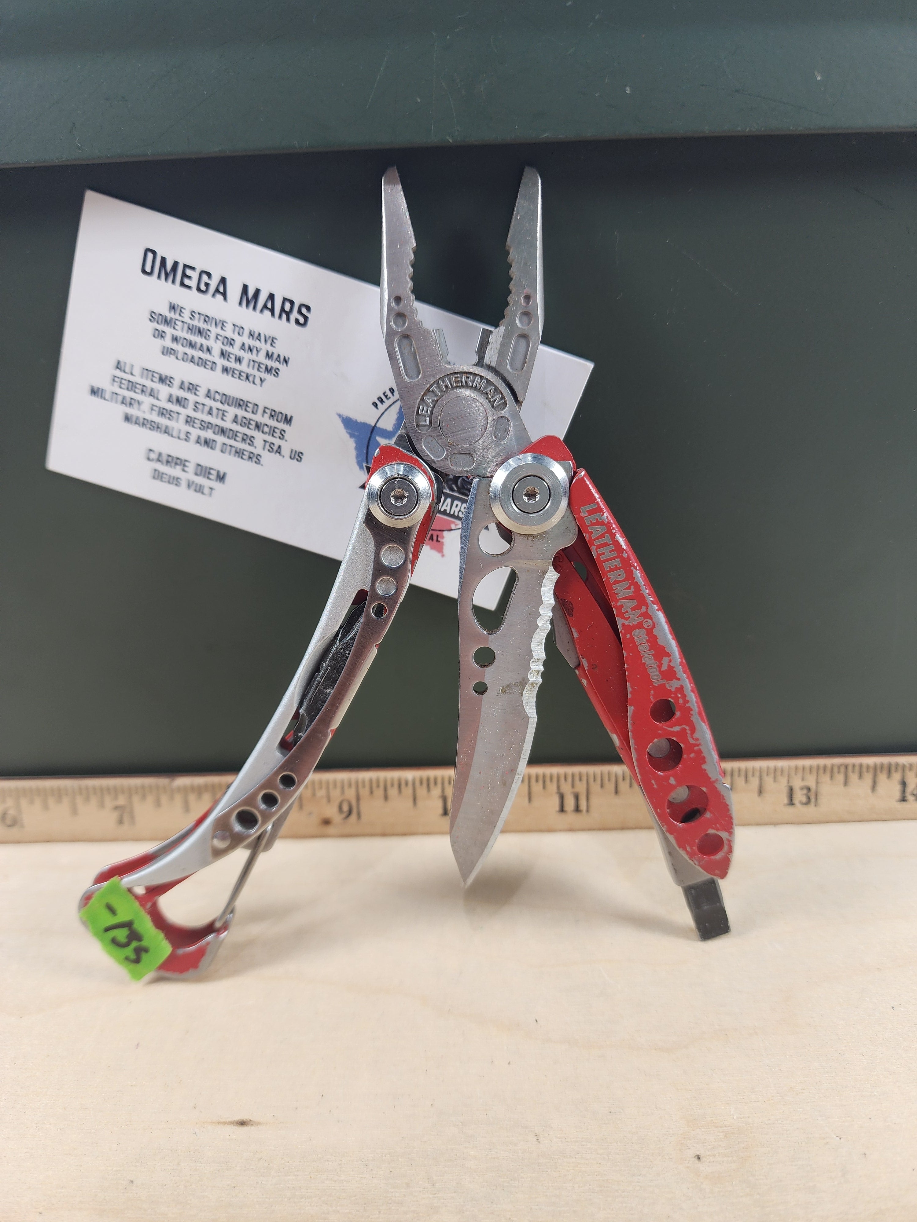 Leatherman Skeletool #-135 Handles worn, light usage