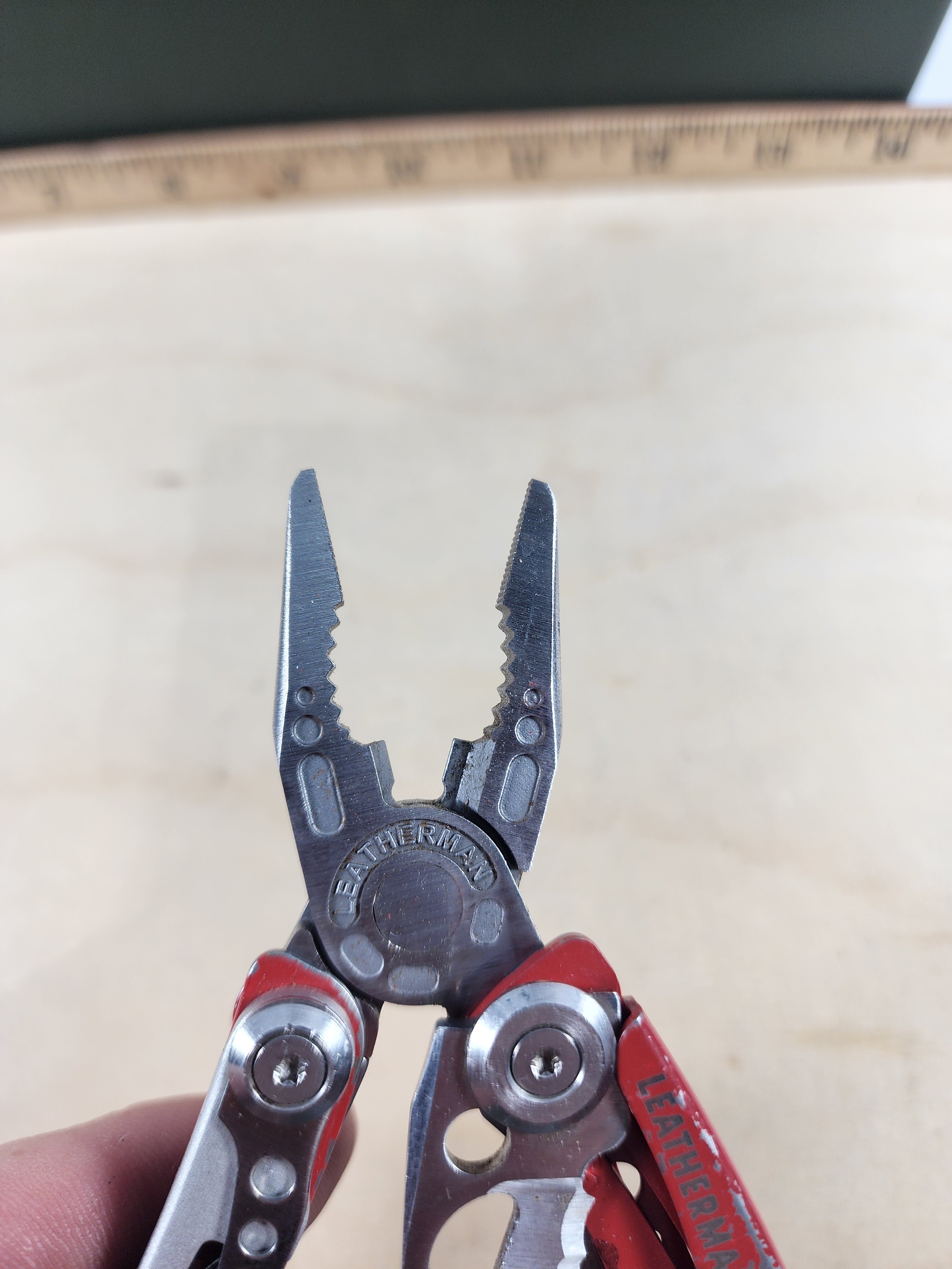 Leatherman Skeletool #-135 Handles worn, light usage