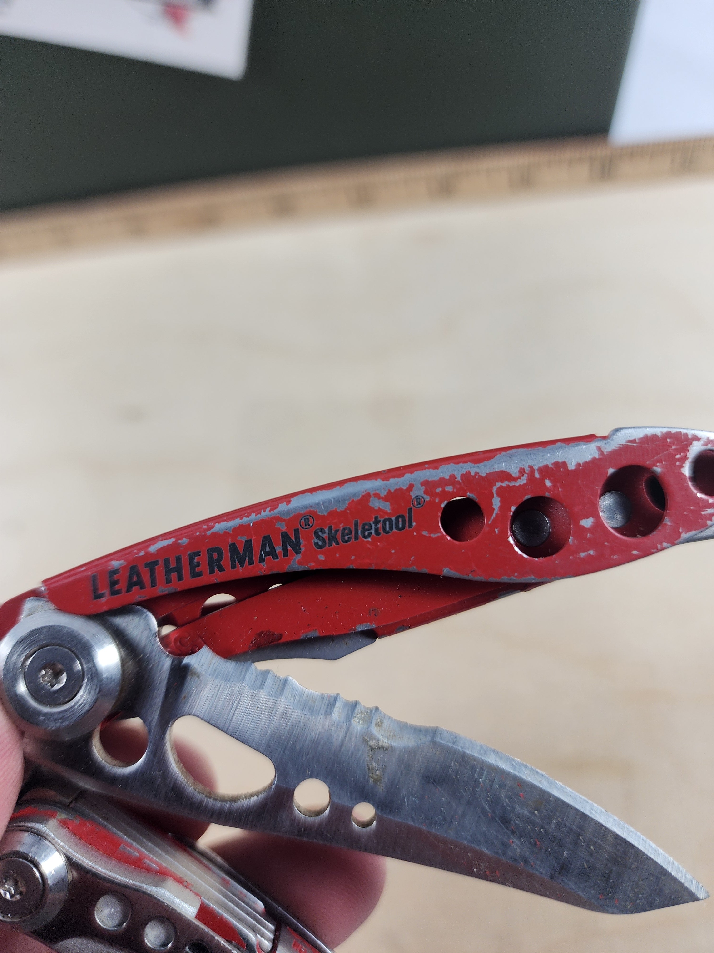 Leatherman Skeletool #-135 Handles worn, light usage