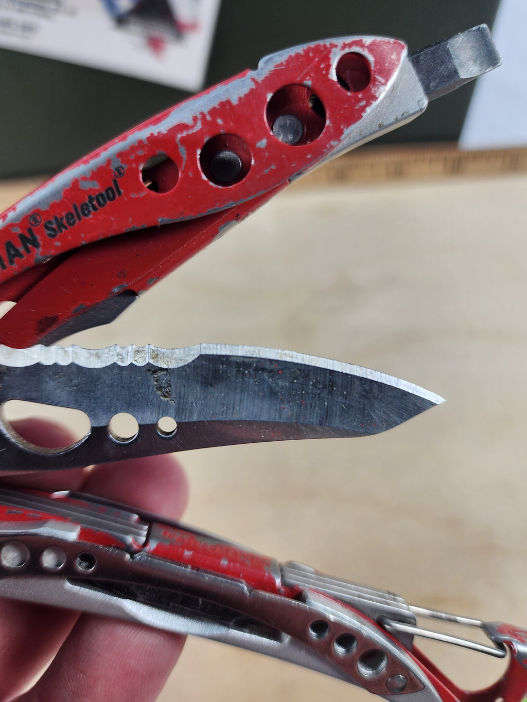 Leatherman Skeletool #-135 Handles worn, light usage