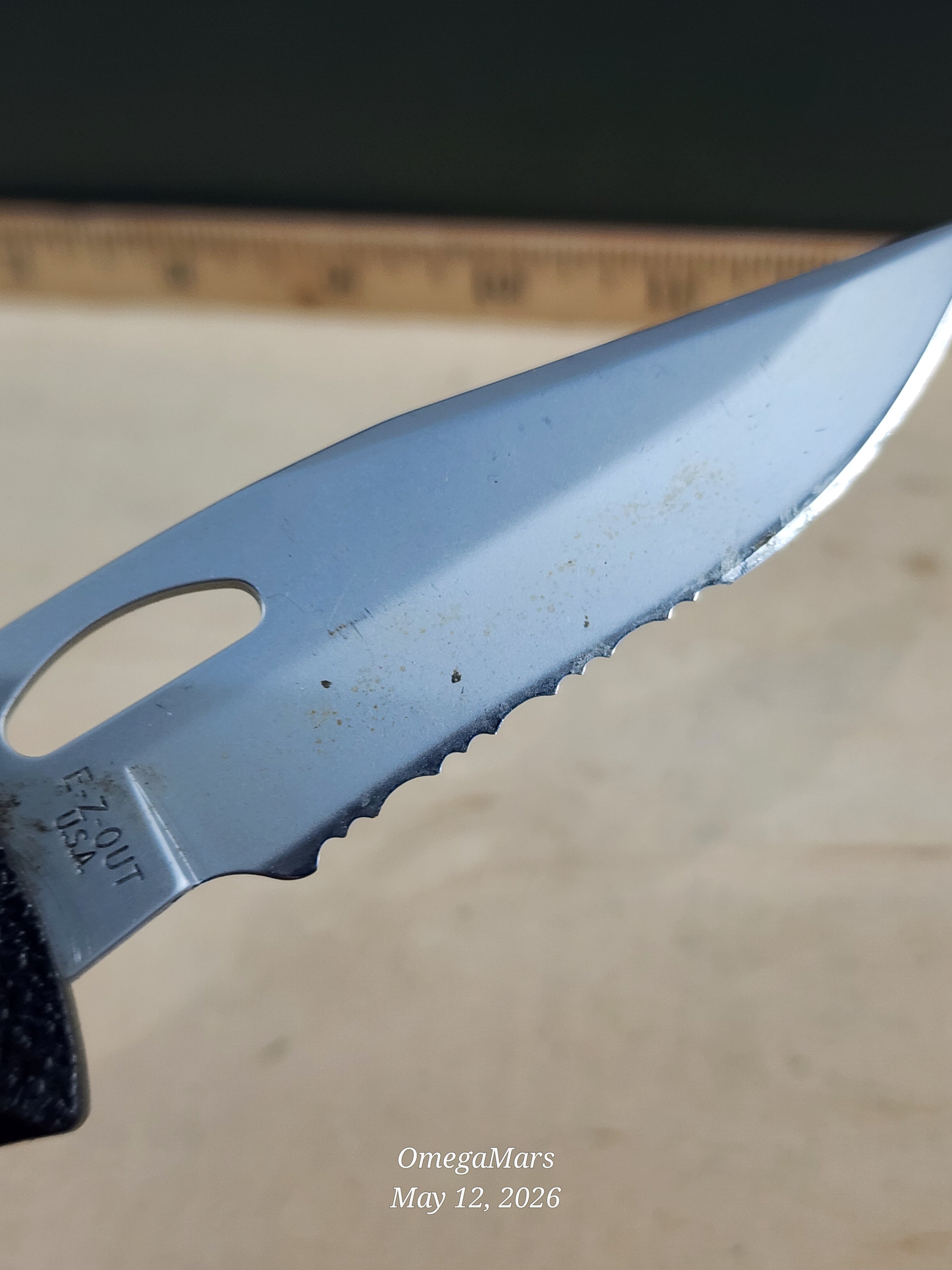 Gerber E-Z Out Skeleton Serrated/Plain - E-Z Out Junior Serrated/Plain. E-Z Out DPSF