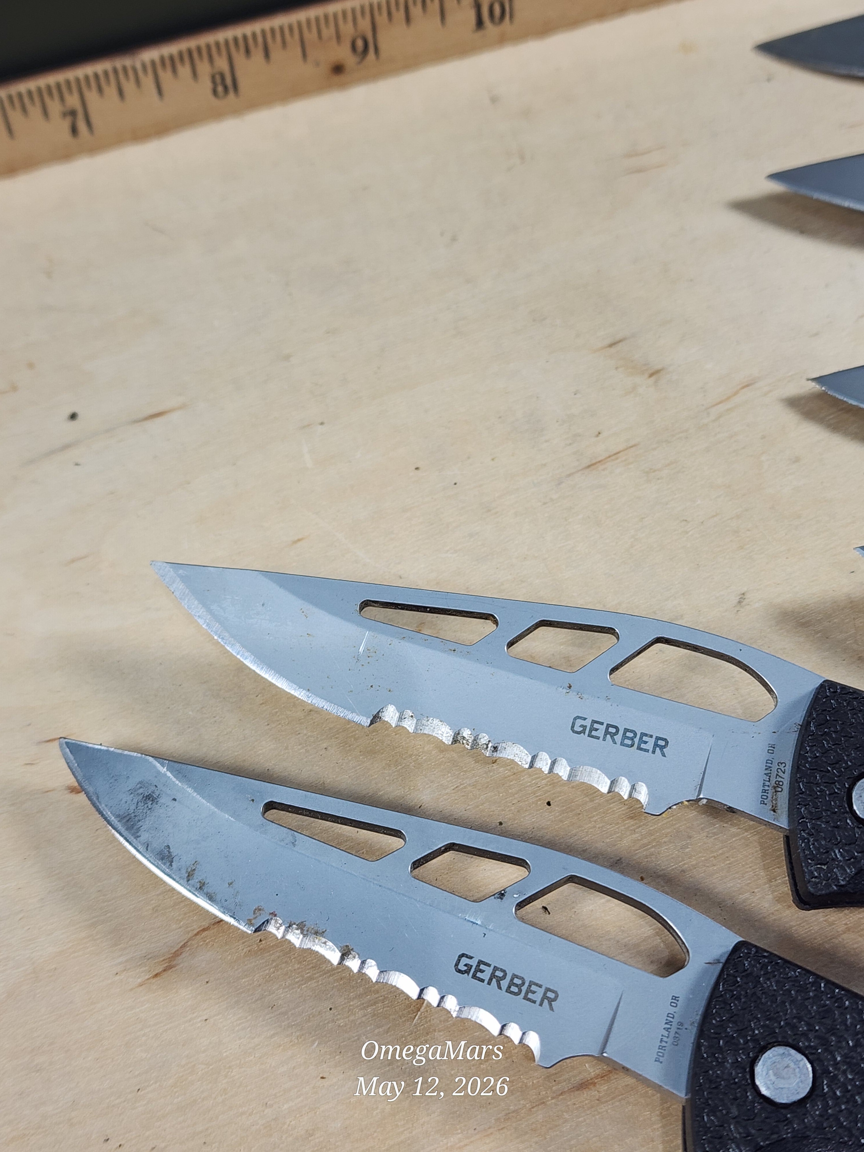 Gerber E-Z Out Skeleton Serrated/Plain - E-Z Out Junior Serrated/Plain. E-Z Out DPSF