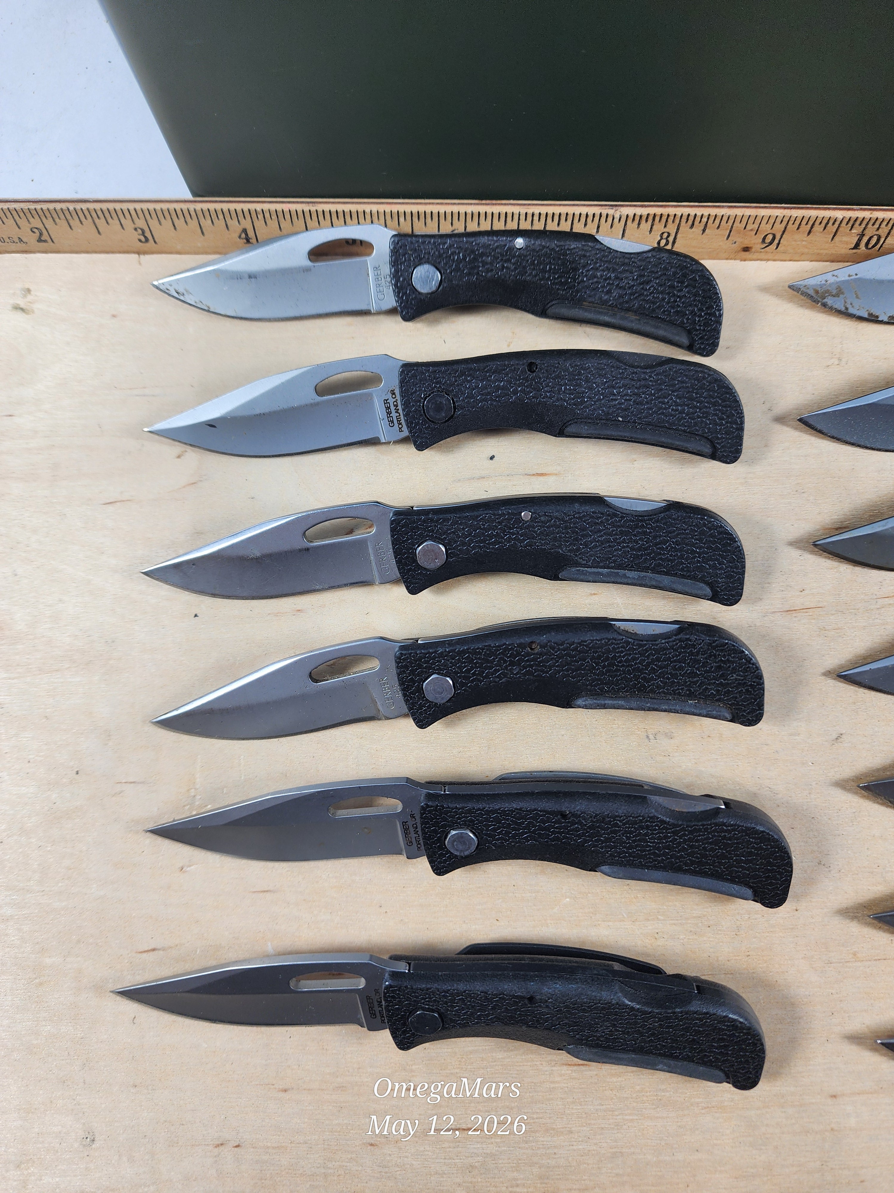 Gerber E-Z Out Skeleton Serrated/Plain - E-Z Out Junior Serrated/Plain. E-Z Out DPSF
