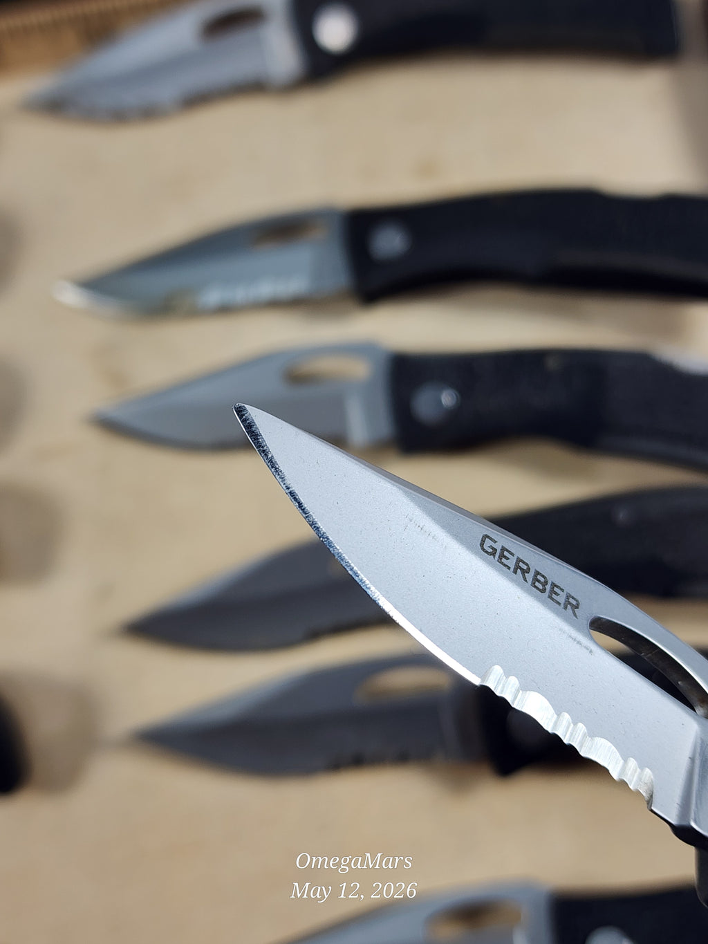 Gerber E-Z Out Skeleton Serrated/Plain - E-Z Out Junior Serrated/Plain. E-Z Out DPSF