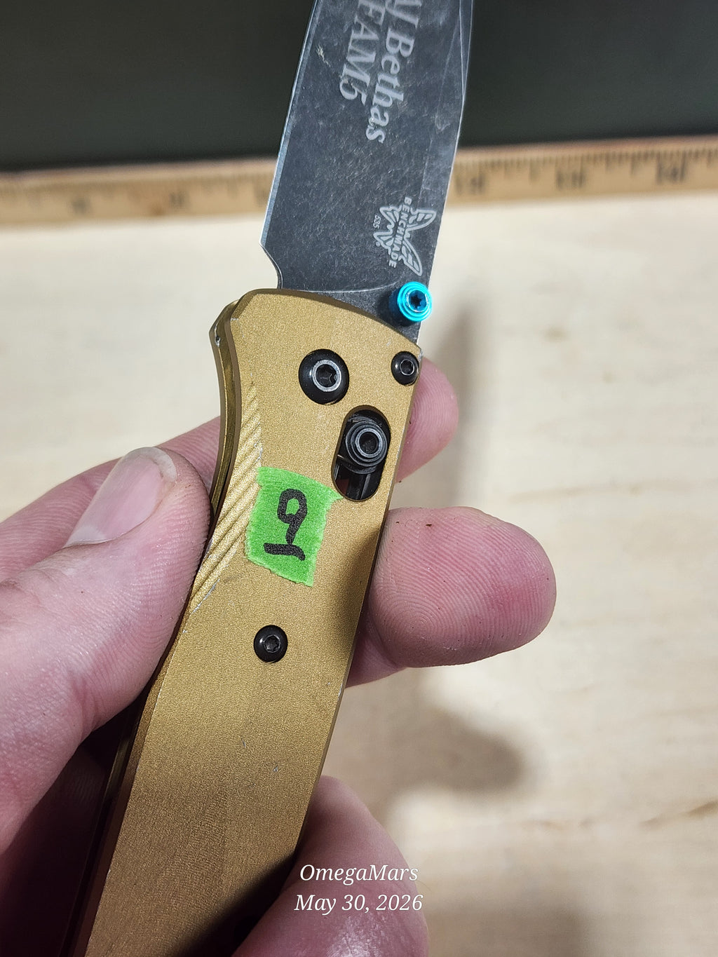 BENCHMADE 535 Bugout M390 Burnt Brass - Light Usage - Dirty #9