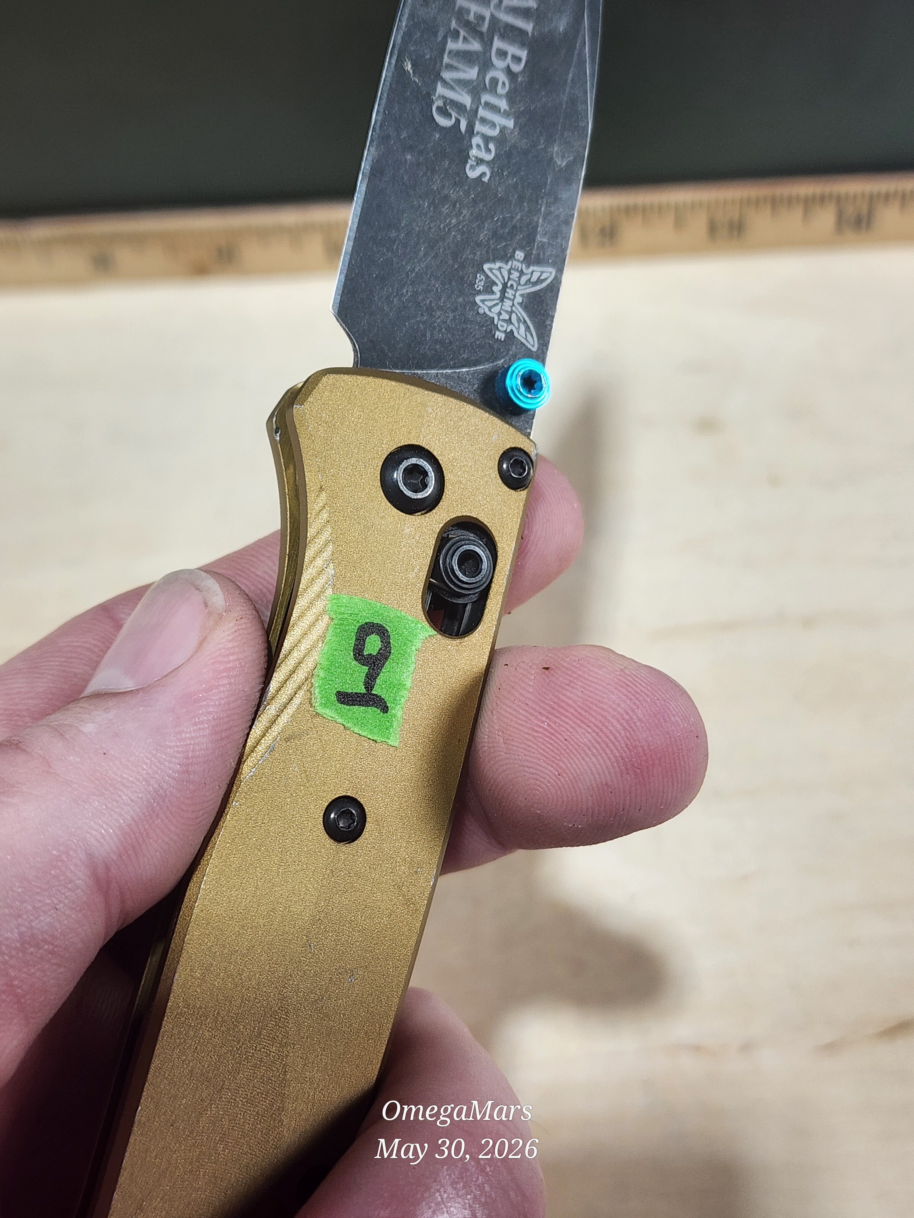 BENCHMADE 535 Bugout M390 Burnt Brass - Light Usage - Dirty #9