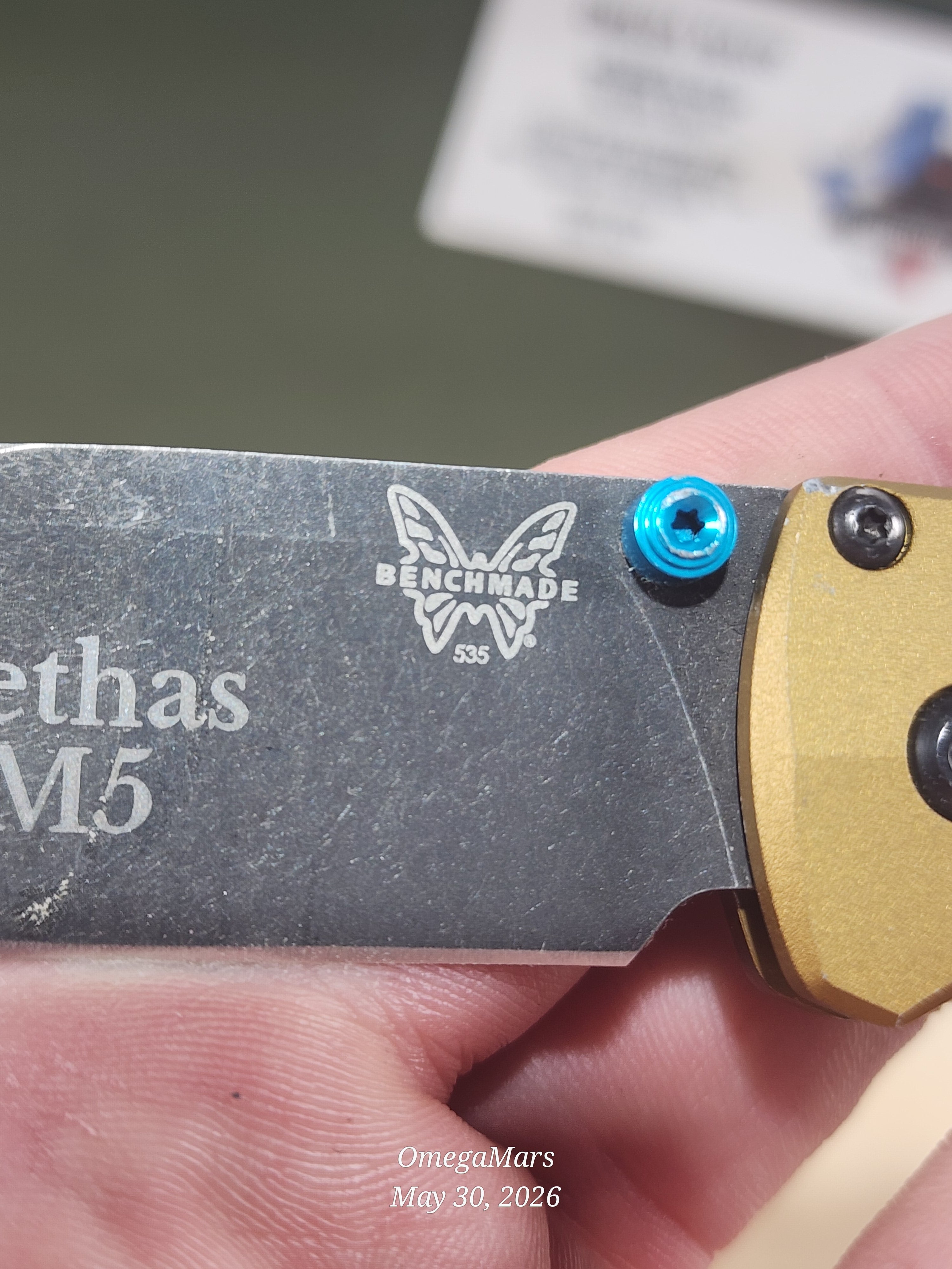 BENCHMADE 535 Bugout M390 Burnt Brass - Light Usage - Dirty #9