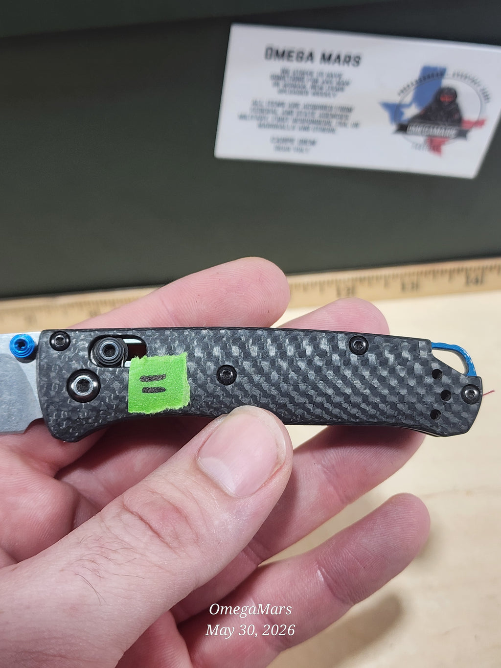 BENCHMADE 533 Mini Bugout Carbon Fiber S90V - Light Usage - Dirty #11