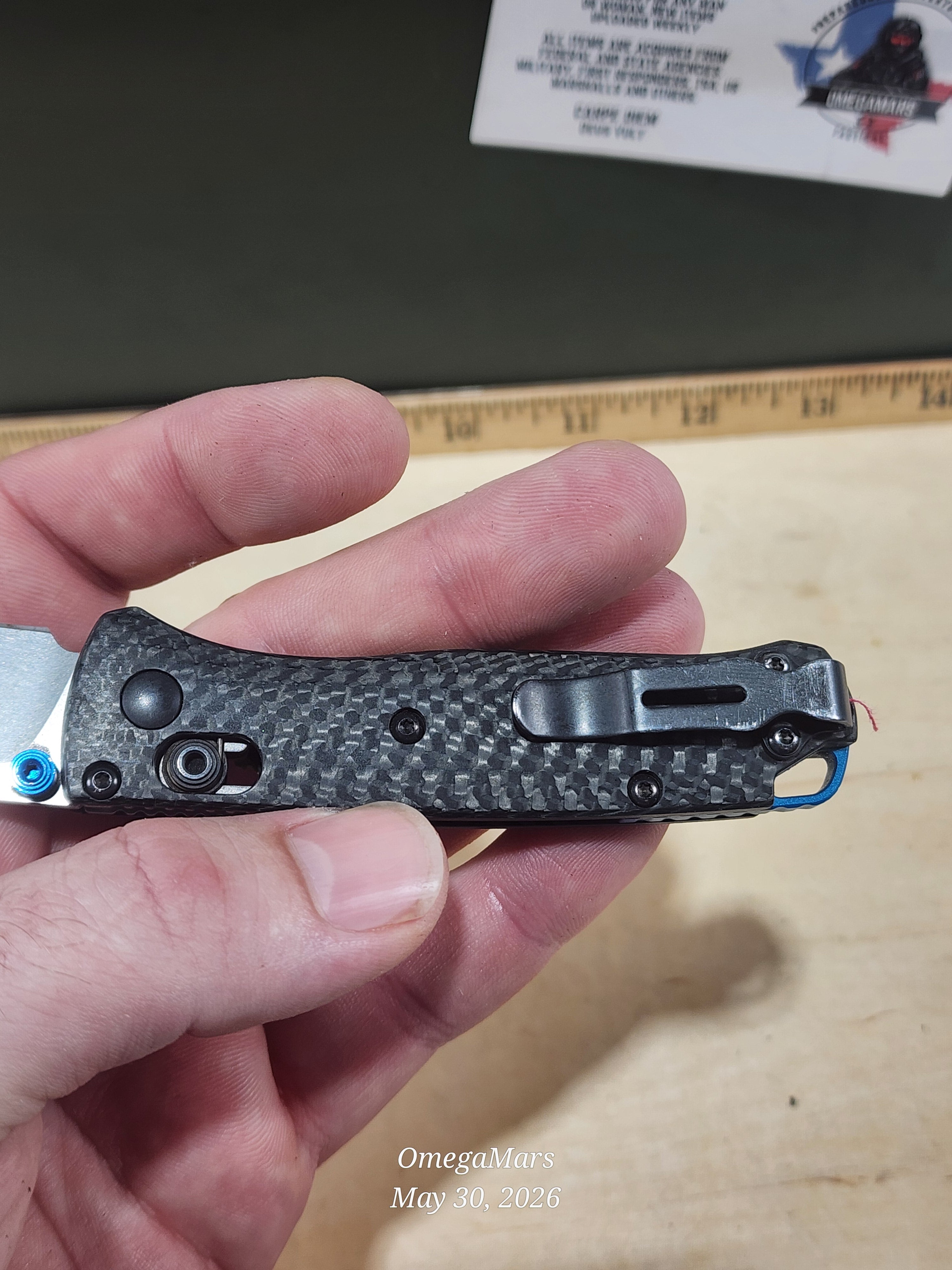 BENCHMADE 533 Mini Bugout Carbon Fiber S90V - Light Usage - Dirty #11