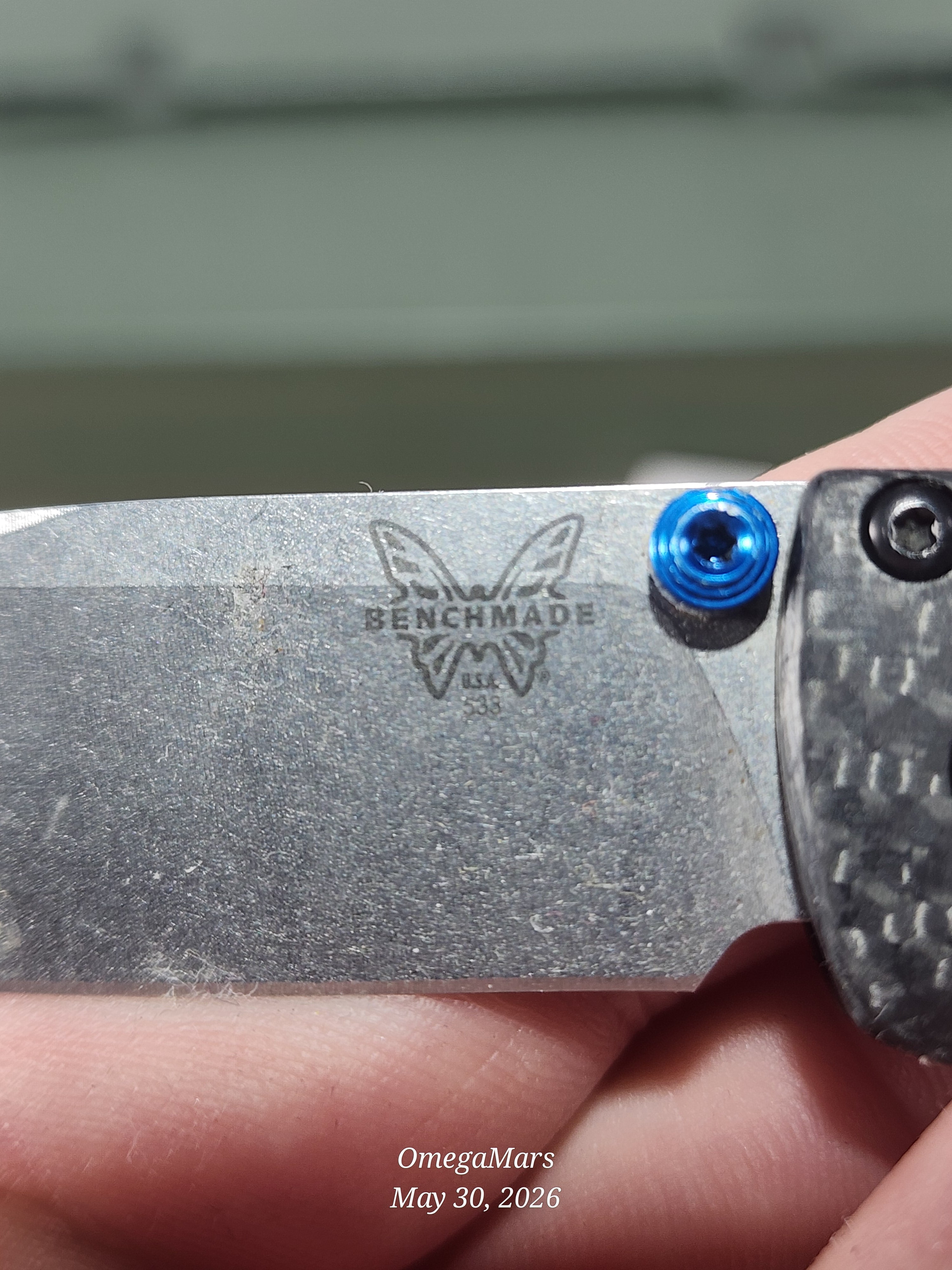 BENCHMADE 533 Mini Bugout Carbon Fiber S90V - Light Usage - Dirty #11