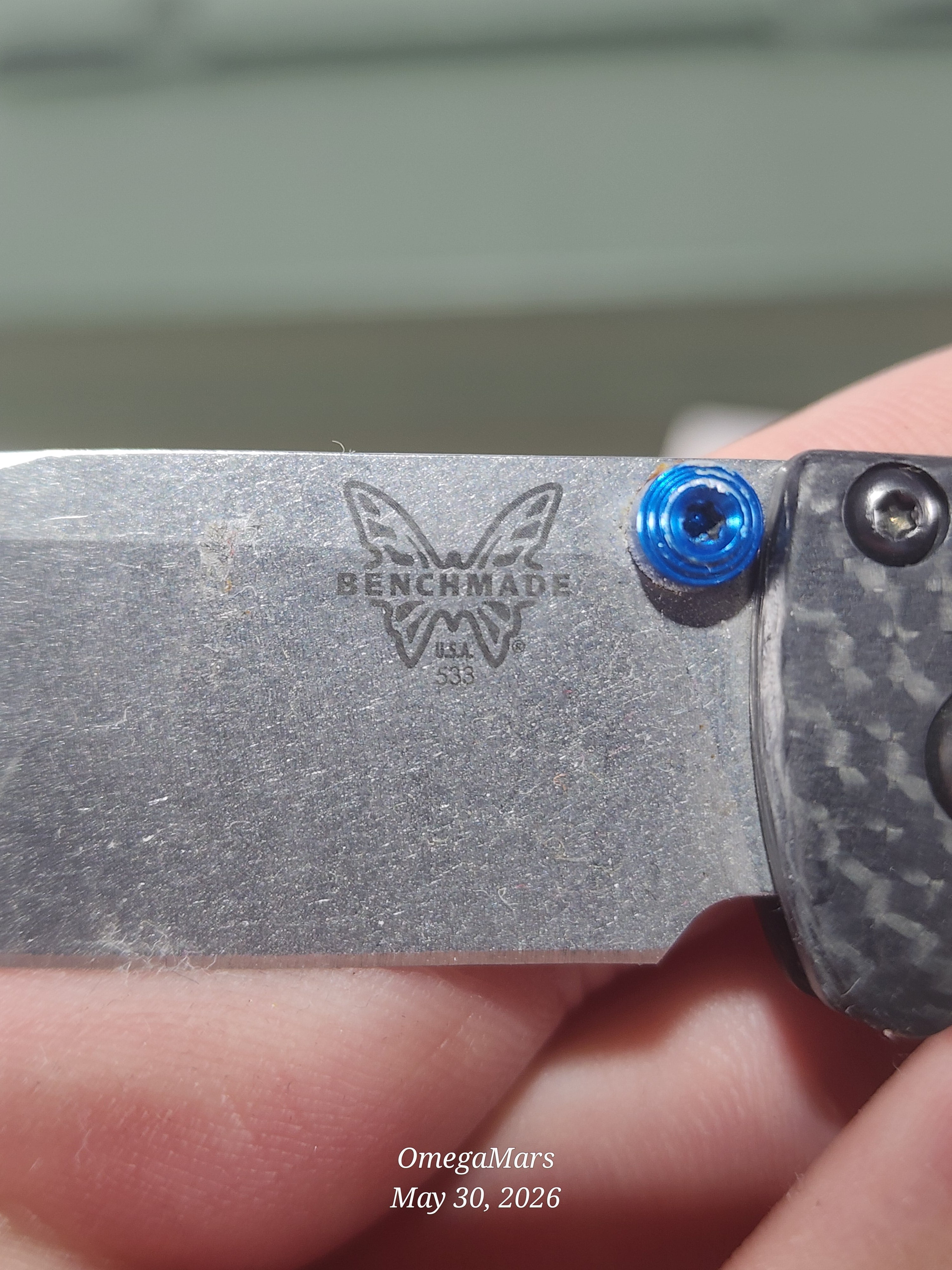 BENCHMADE 533 Mini Bugout Carbon Fiber S90V - Light Usage - Dirty #11