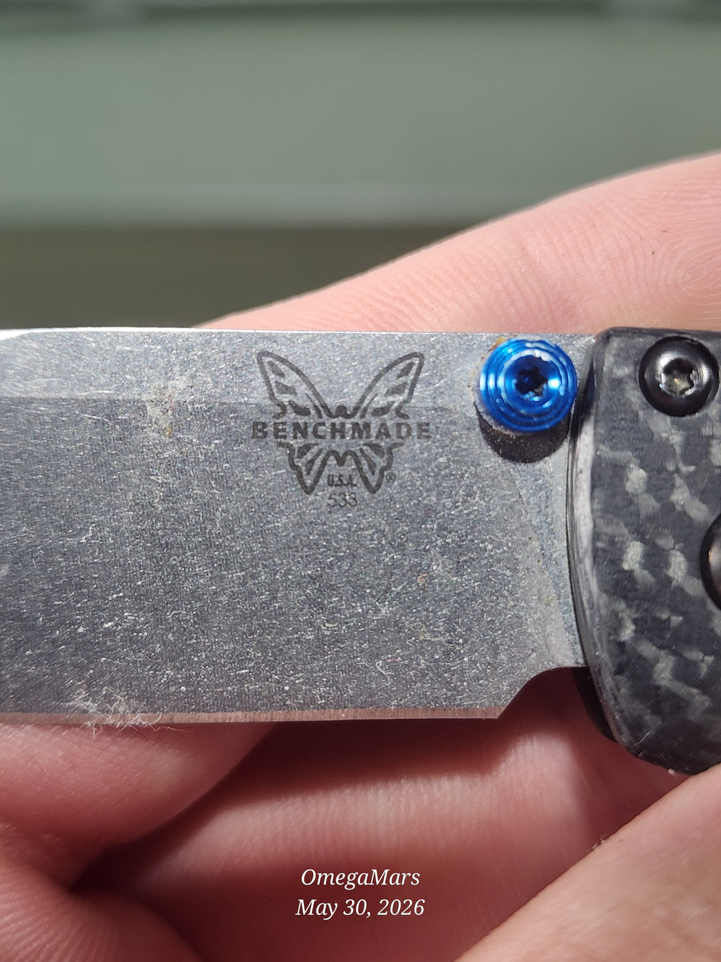 BENCHMADE 533 Mini Bugout Carbon Fiber S90V - Light Usage - Dirty #11