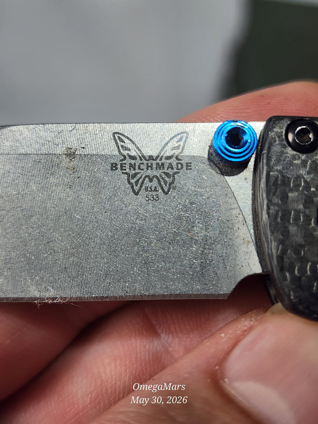 BENCHMADE 533 Mini Bugout Carbon Fiber S90V - Light Usage - Dirty #11