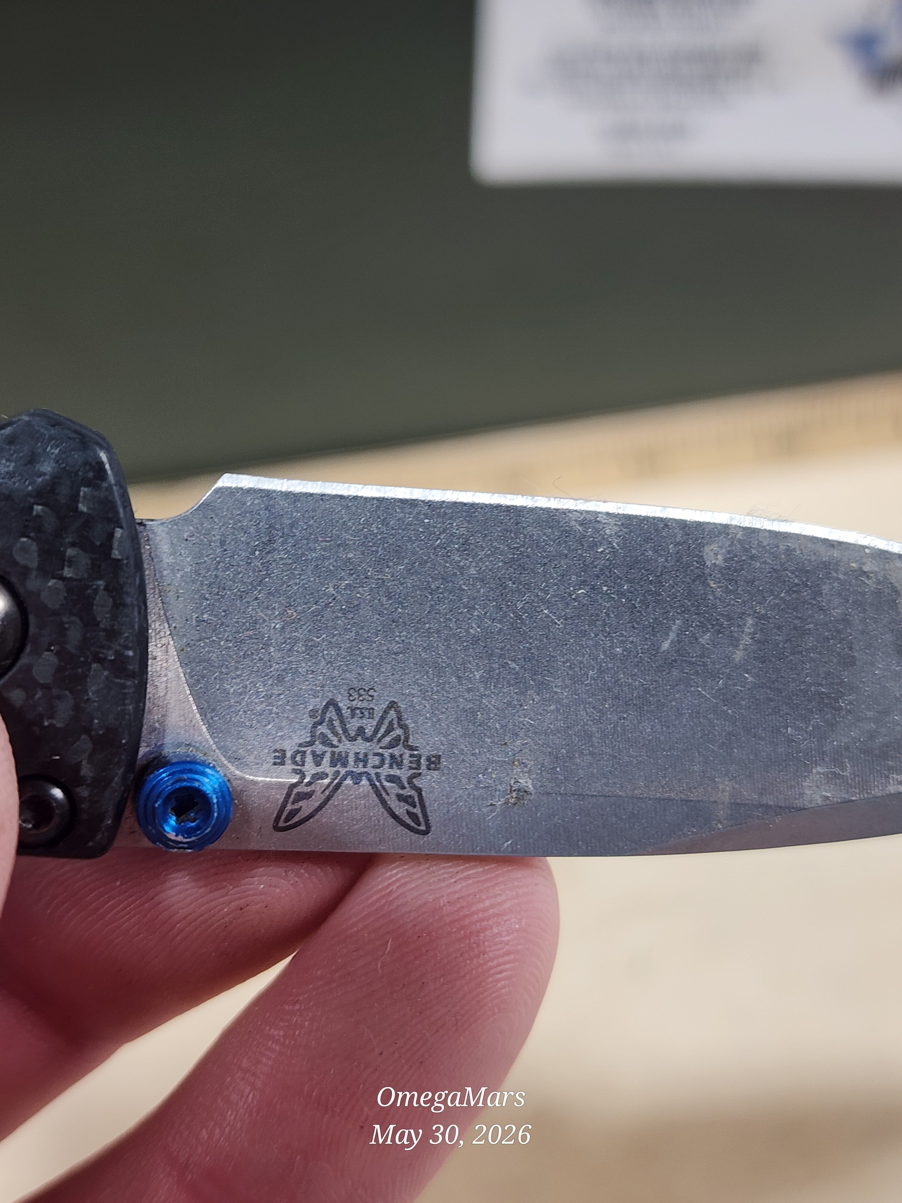 BENCHMADE 533 Mini Bugout Carbon Fiber S90V - Light Usage - Dirty #11