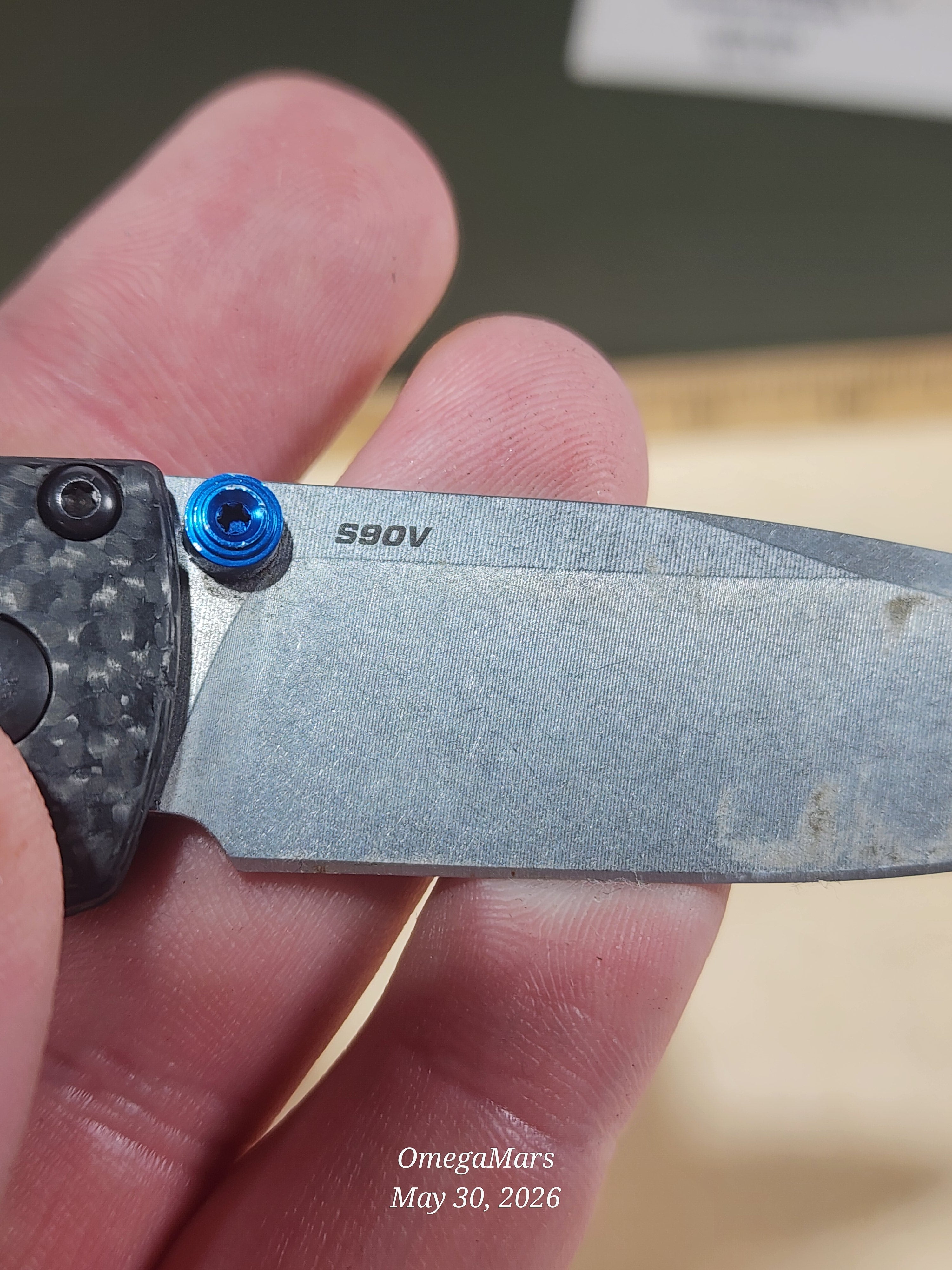 BENCHMADE 533 Mini Bugout Carbon Fiber S90V - Light Usage - Dirty #11