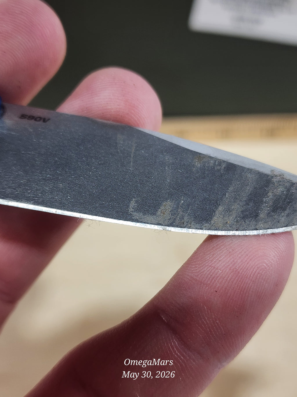 BENCHMADE 533 Mini Bugout Carbon Fiber S90V - Light Usage - Dirty #11