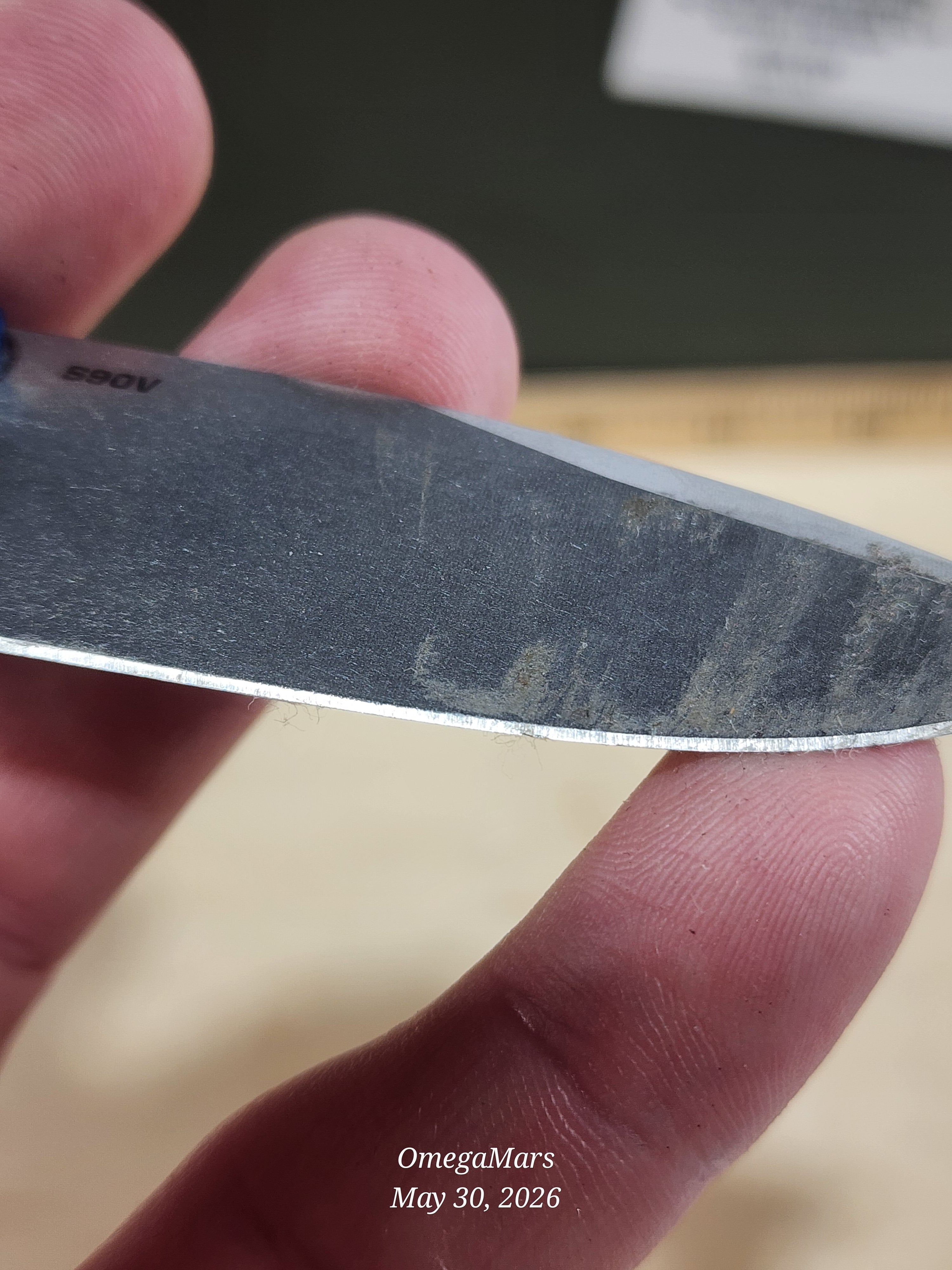 BENCHMADE 533 Mini Bugout Carbon Fiber S90V - Light Usage - Dirty #11