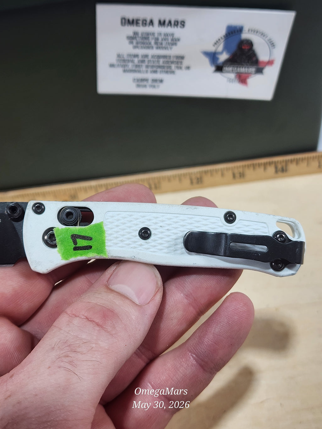 BENCHMADE 533 Mini Bugout S30V - Light Usage - Dirty #17