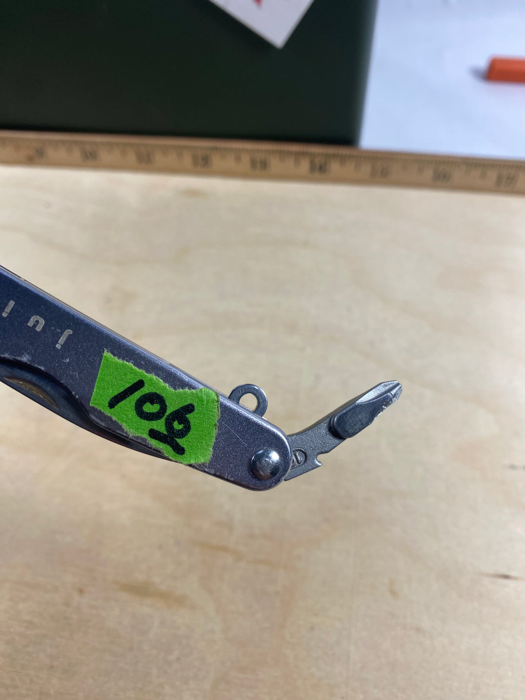 Leatherman Juice XE6 #106. Light usage. Discontinued. Screwdriver bent. Dirty