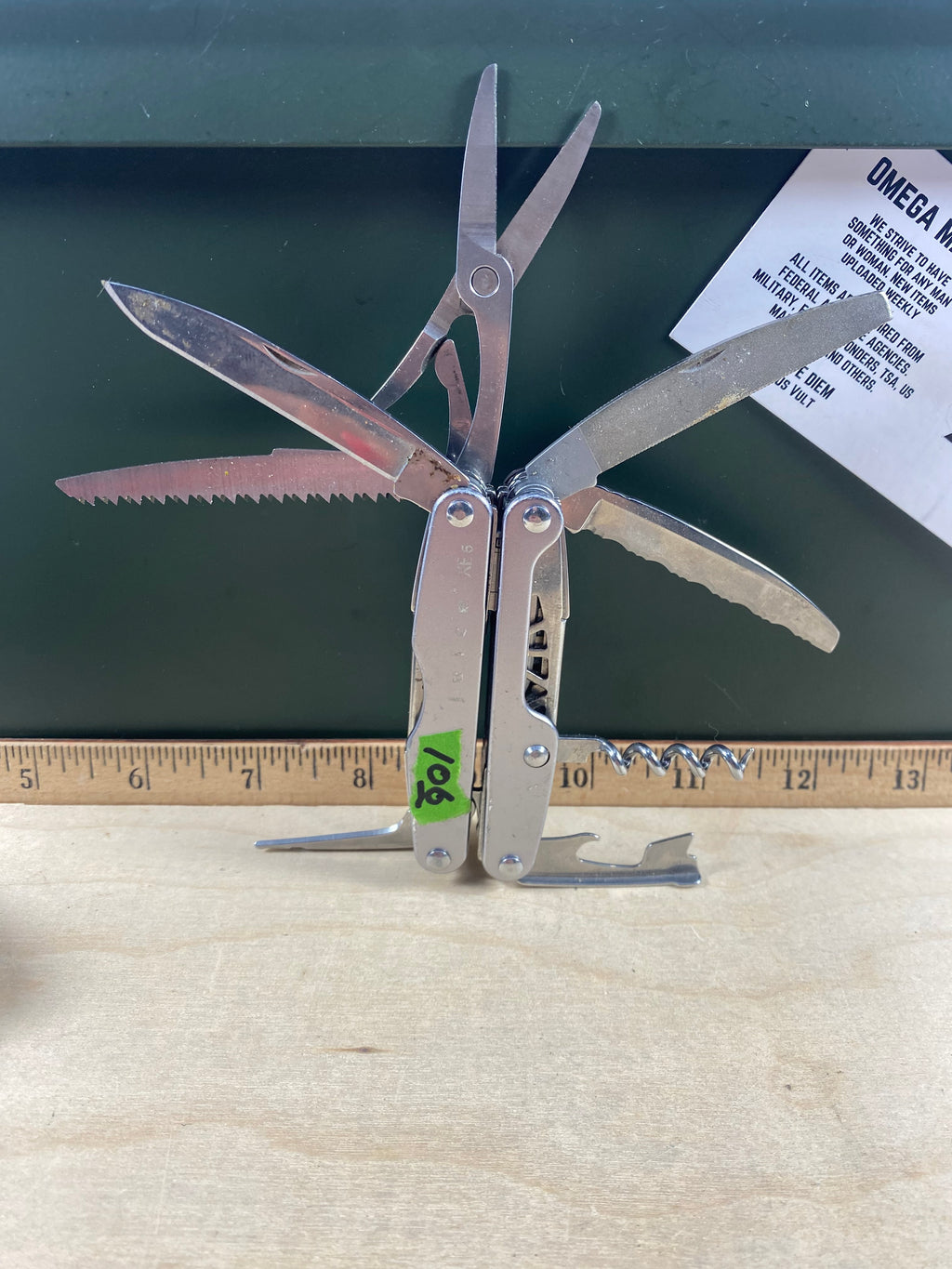 Leatherman Juice XE6 #106. Light usage. Discontinued. Screwdriver bent. Dirty