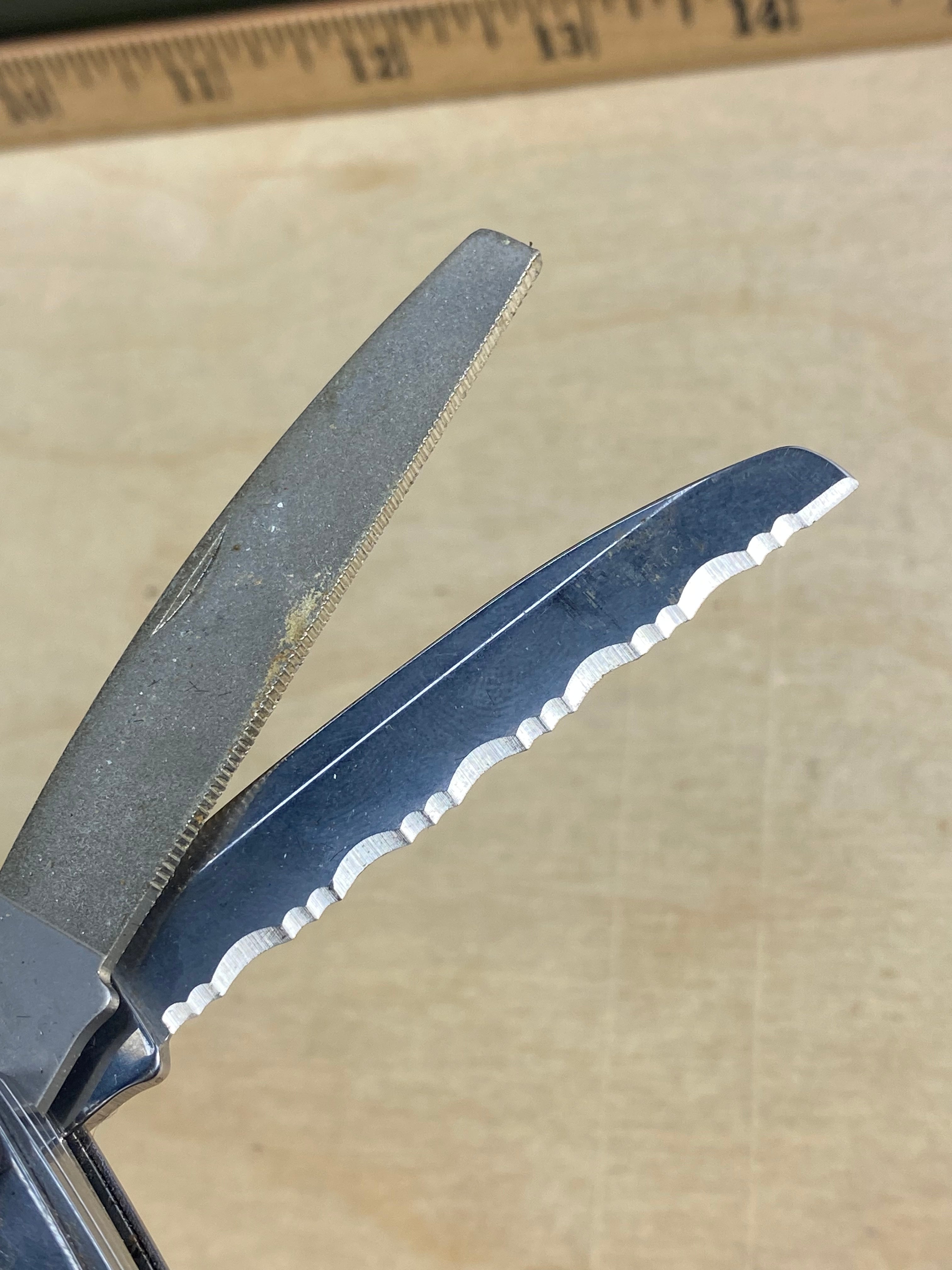 Leatherman Juice XE6 #106. Light usage. Discontinued. Screwdriver bent. Dirty