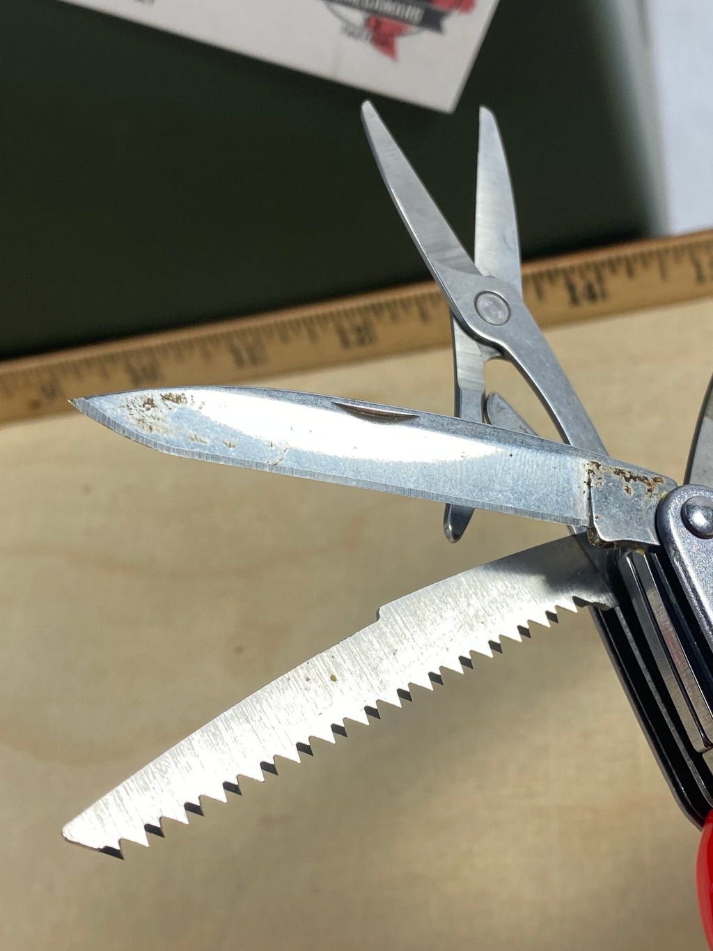 Leatherman Juice XE6 #106. Light usage. Discontinued. Screwdriver bent. Dirty