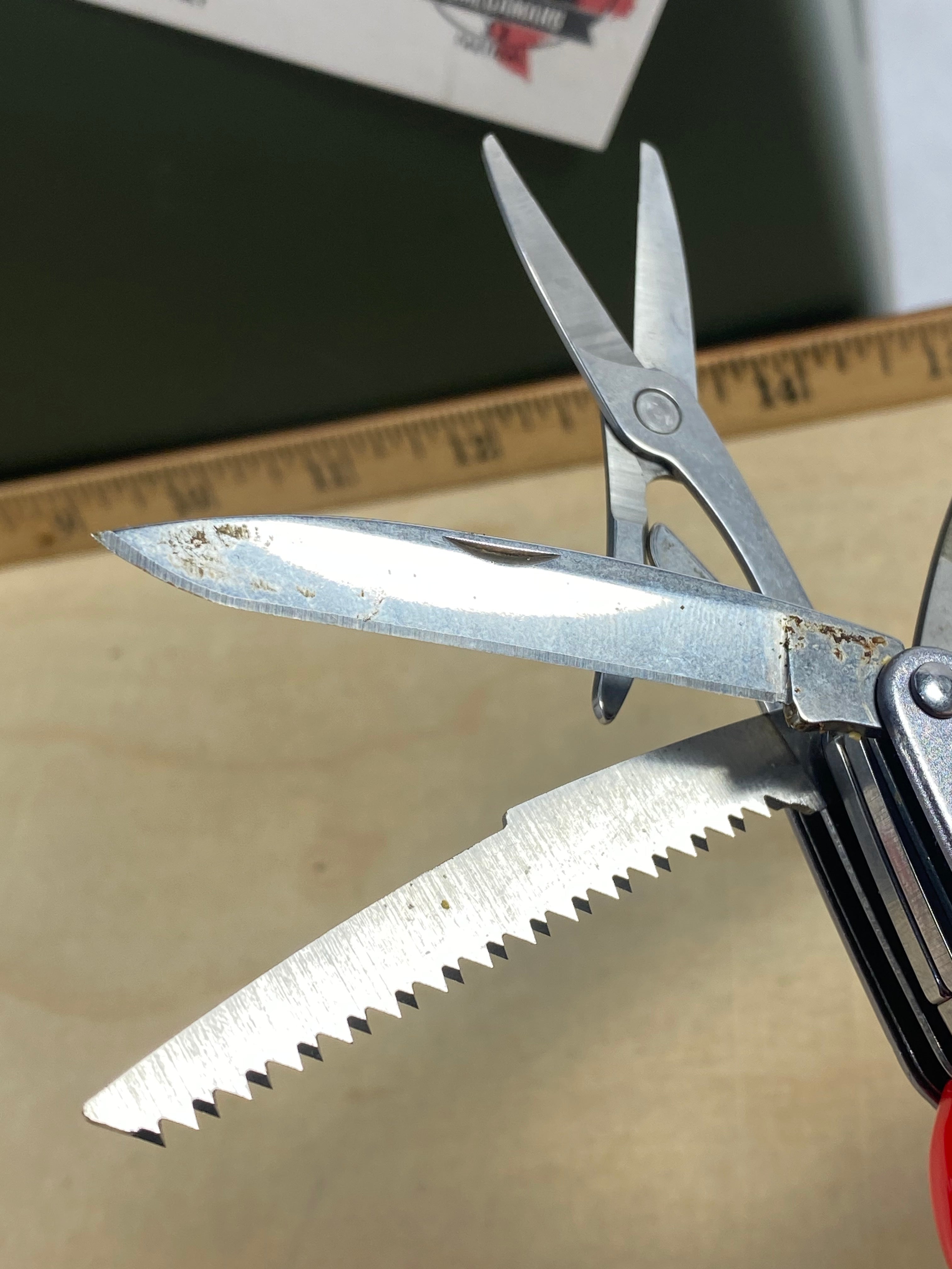 Leatherman Juice XE6 #106. Light usage. Discontinued. Screwdriver bent. Dirty