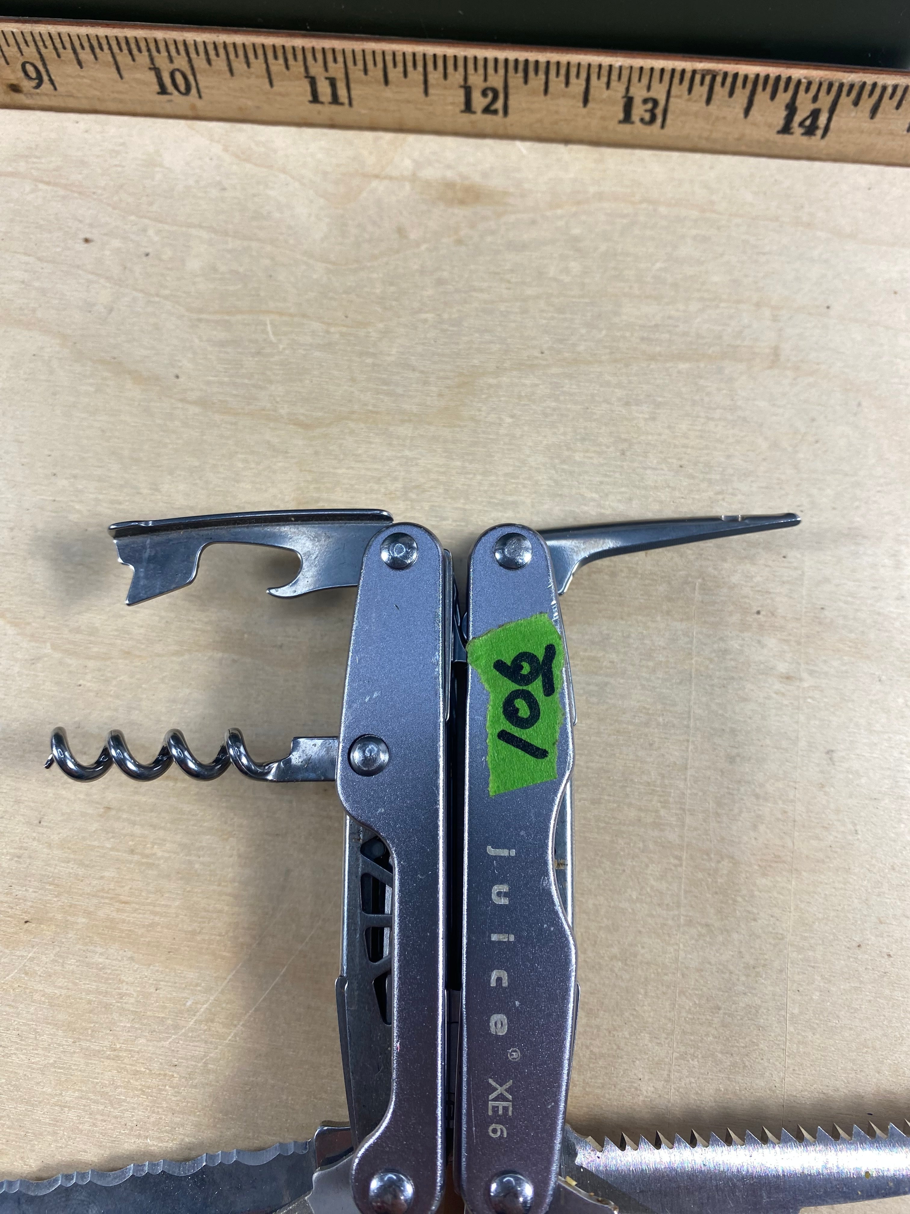 Leatherman Juice XE6 #106. Light usage. Discontinued. Screwdriver bent. Dirty