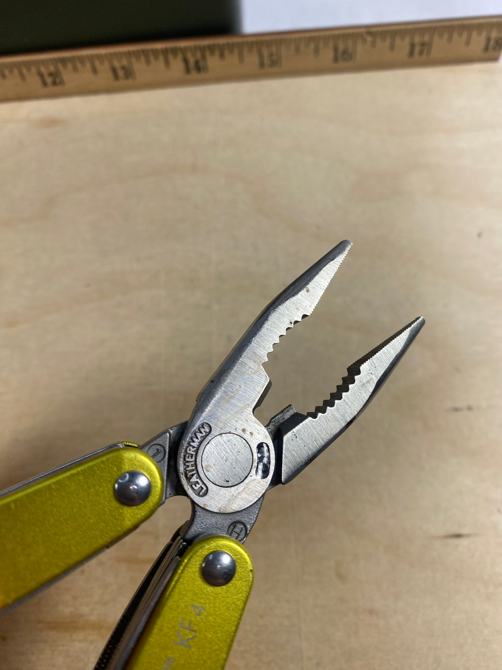 Leatherman Juice KF4 #107. Light usage. Scratch on handle. Dirty
