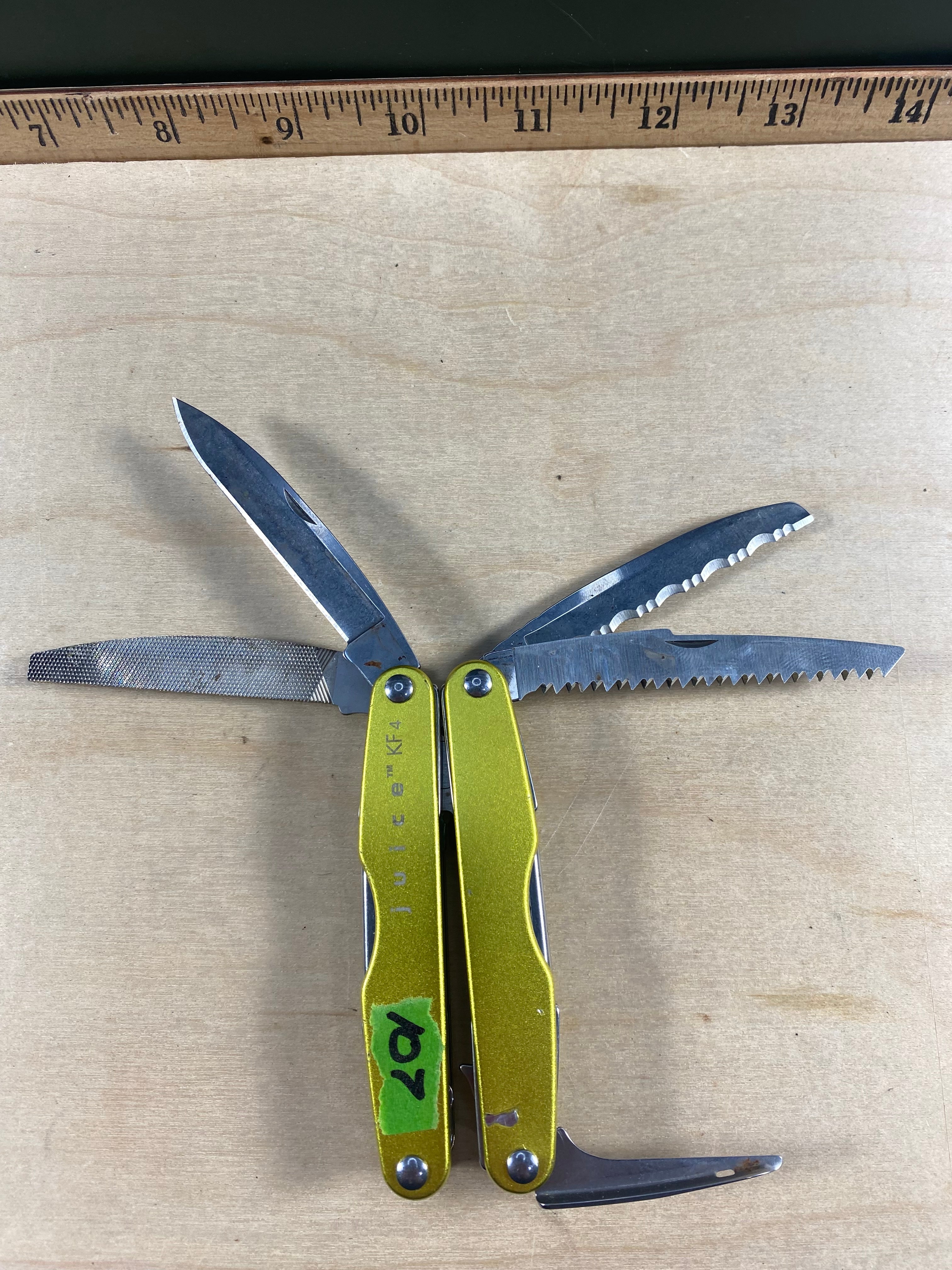 Leatherman Juice KF4 #107. Light usage. Scratch on handle. Dirty