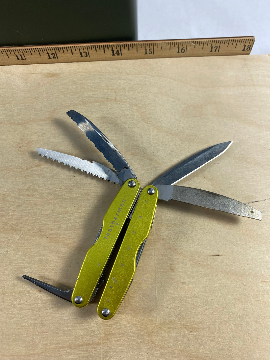 Leatherman Juice KF4 #107. Light usage. Scratch on handle. Dirty