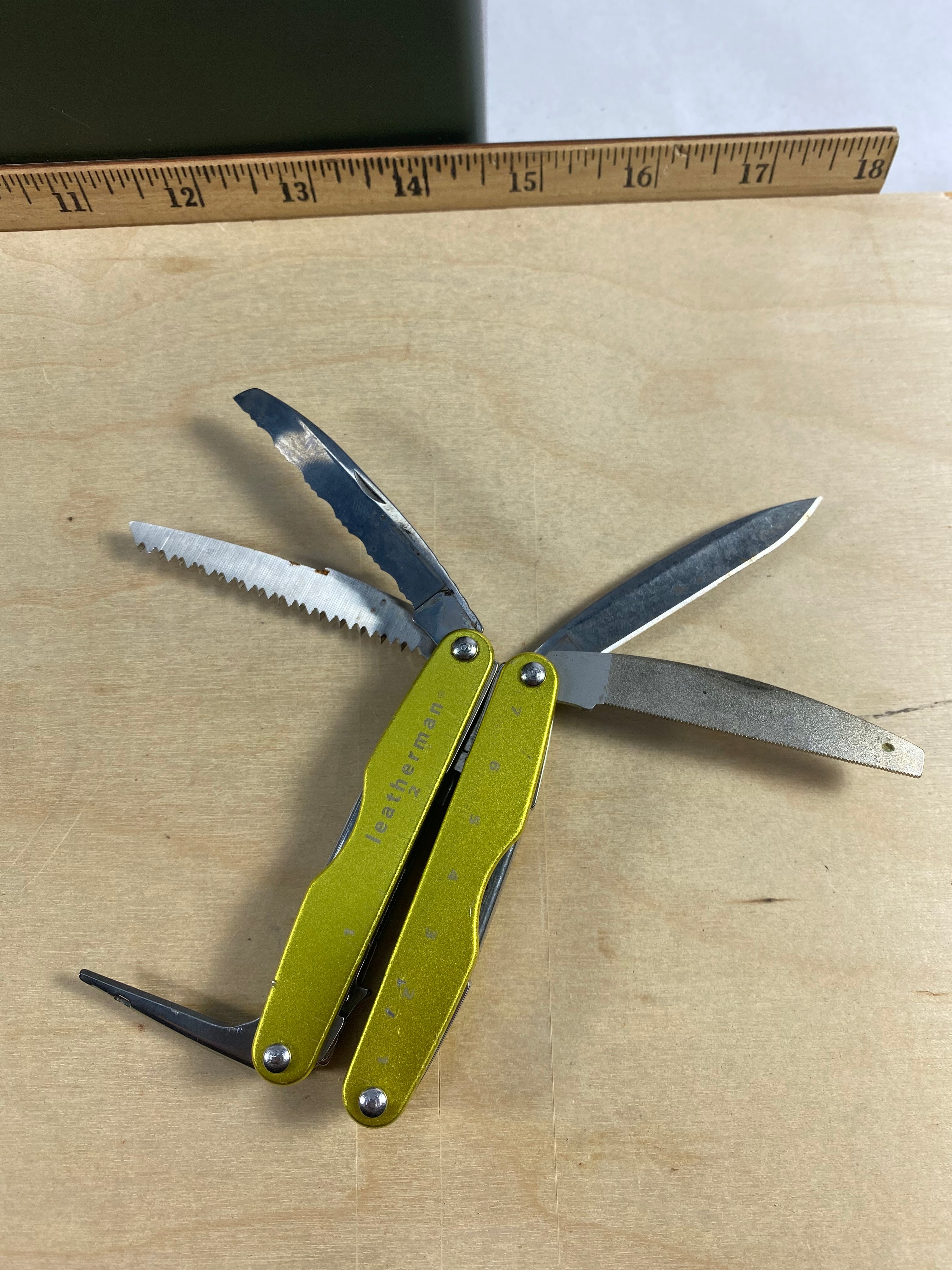 Leatherman Juice KF4 #107. Light usage. Scratch on handle. Dirty