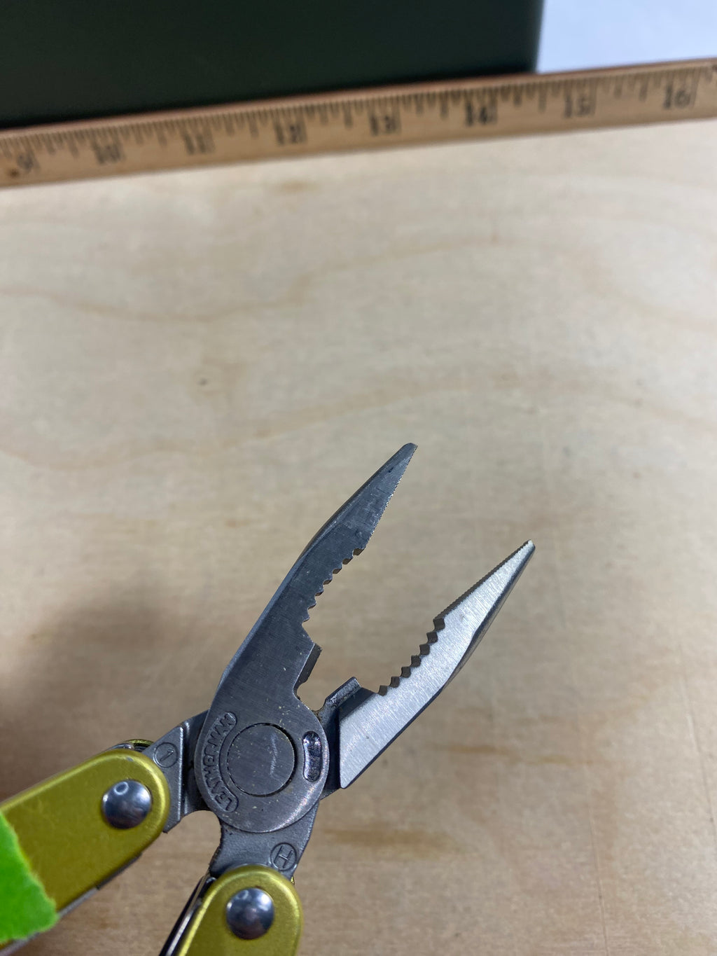 Leatherman Juice KF4 #108. Light usage. Chip on blade