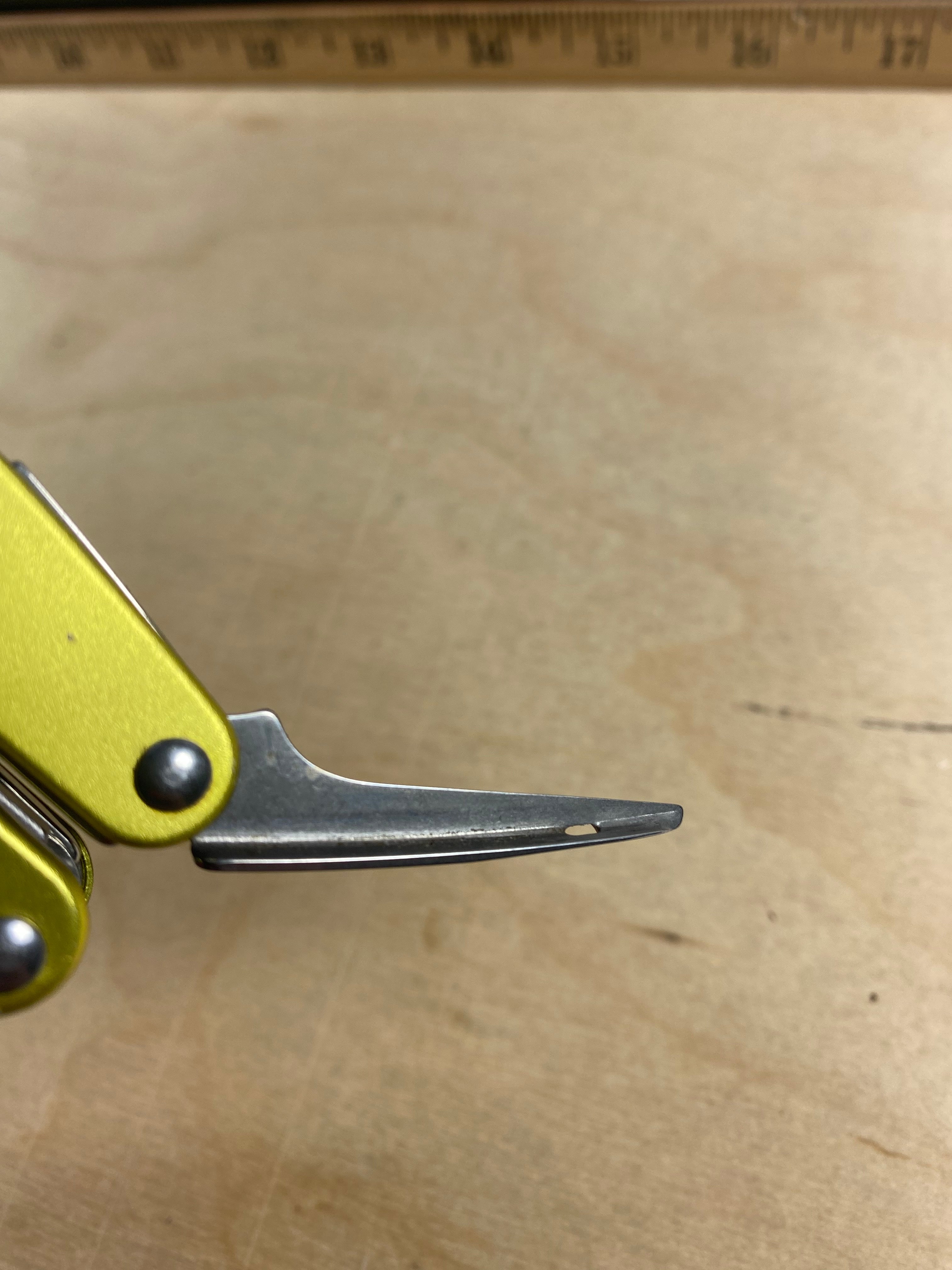 Leatherman Juice KF4 #108. Light usage. Chip on blade