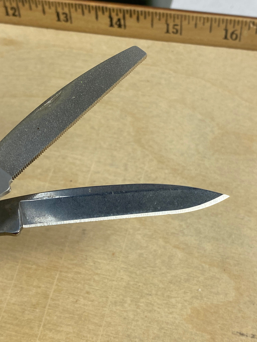 Leatherman Juice KF4 #108. Light usage. Chip on blade