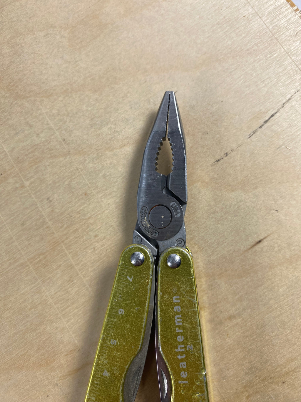 Leatherman Juice KF4 #110. Light usage. Handle bent and dirty.