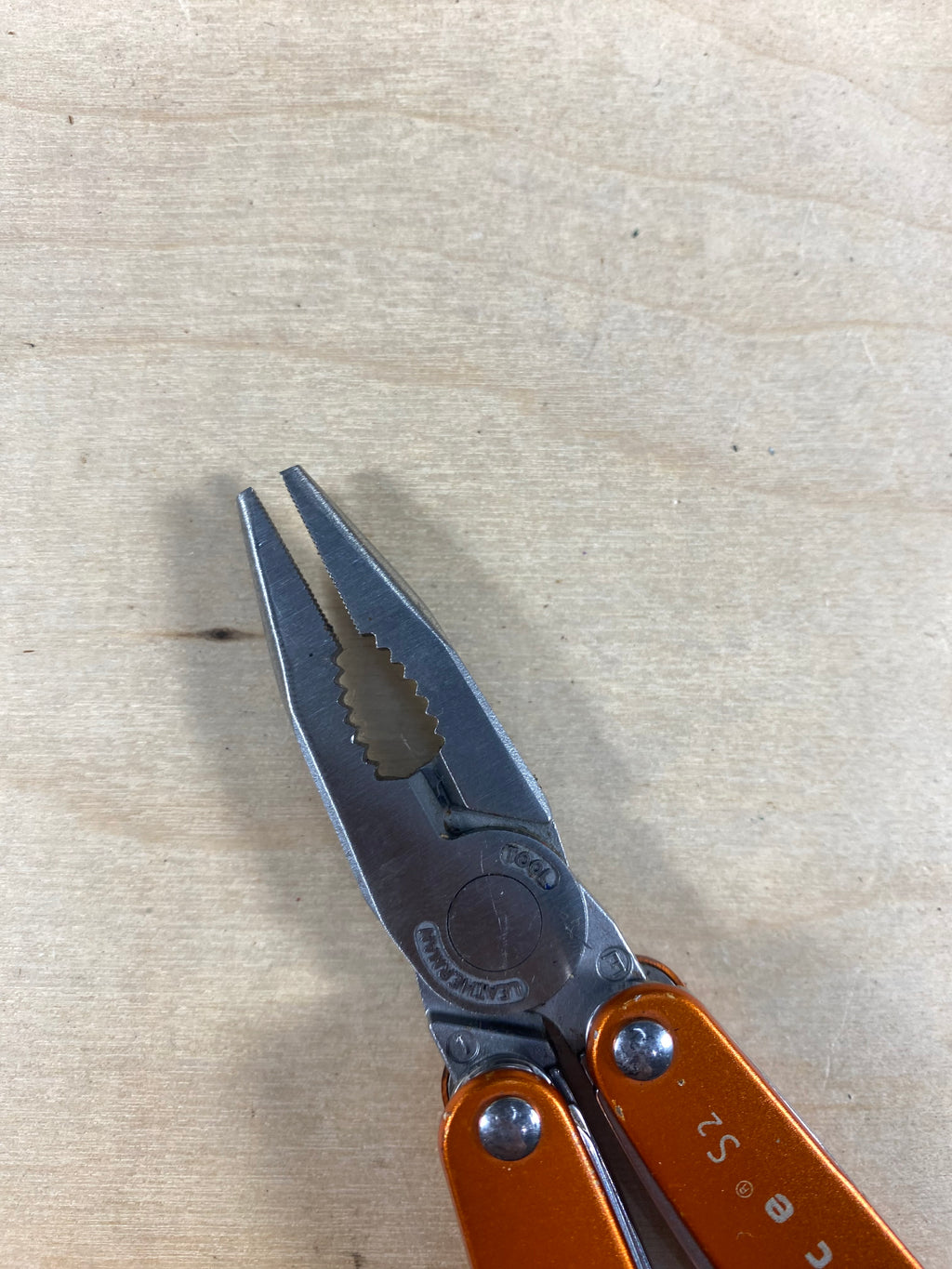 Leatherman Juice S2 #113. Light usage. Chip on blade