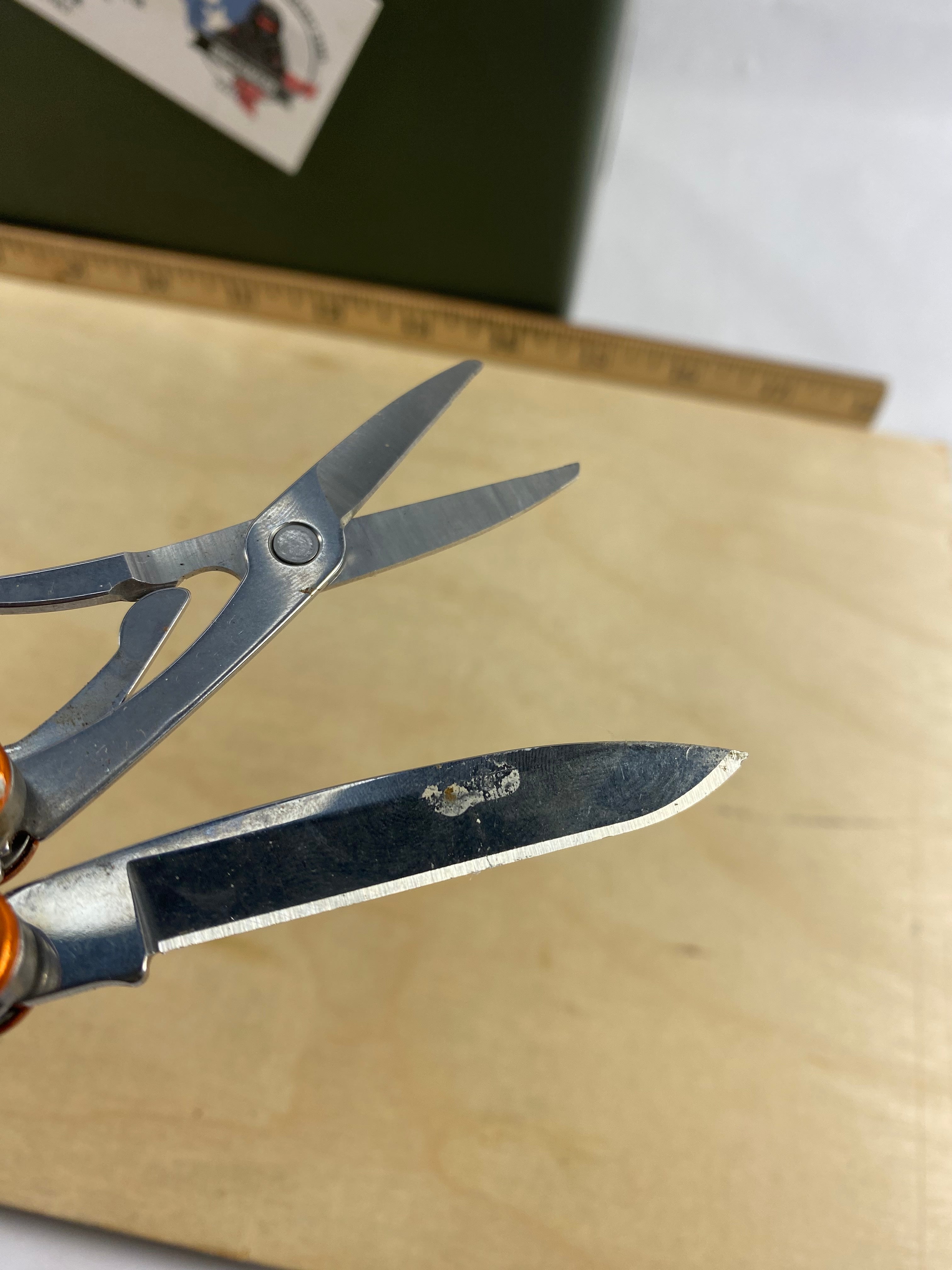 Leatherman Juice S2 #113. Light usage. Chip on blade