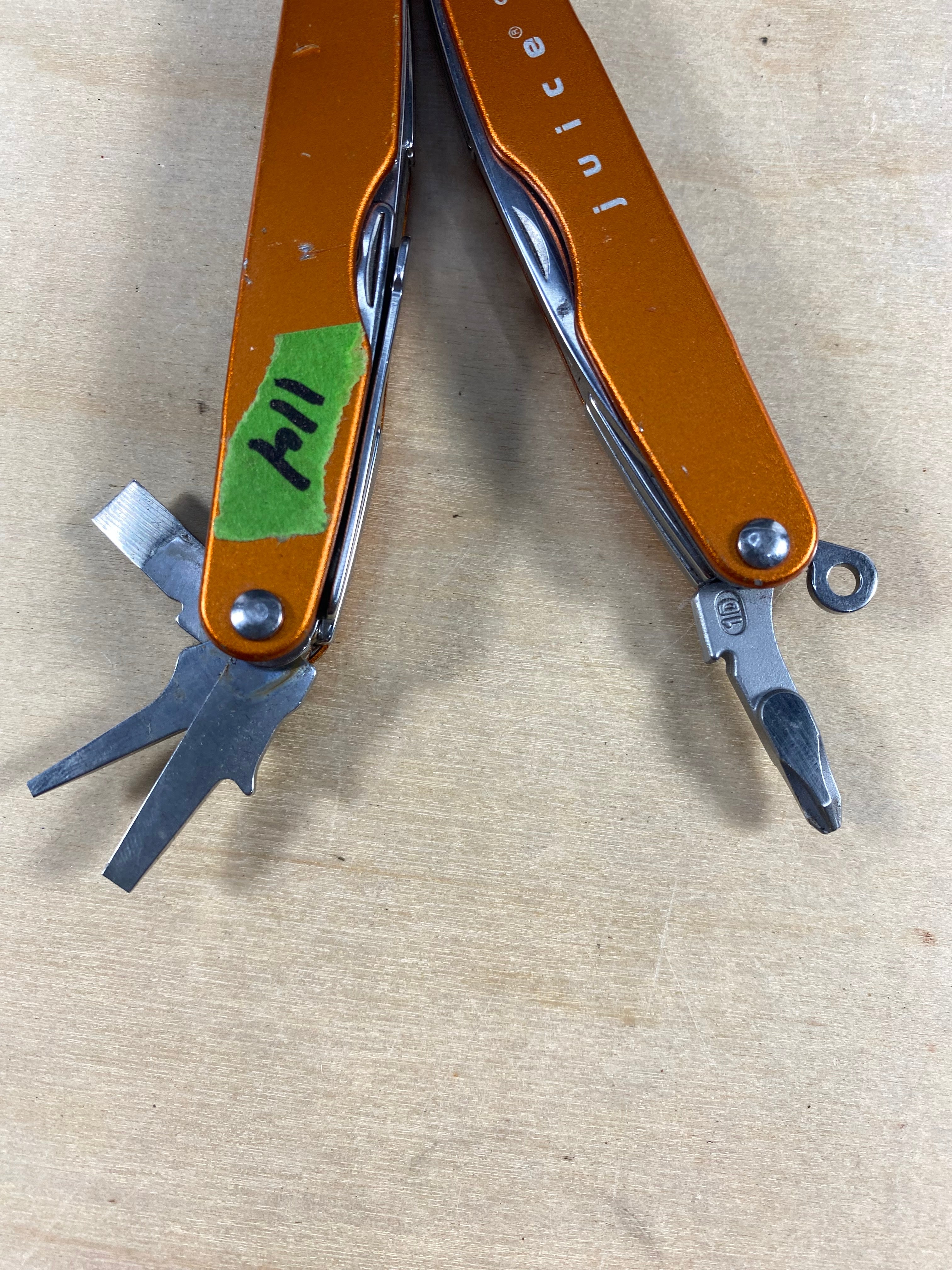 Leatherman juice S2 #114. Light usage. Scratches on handle.
